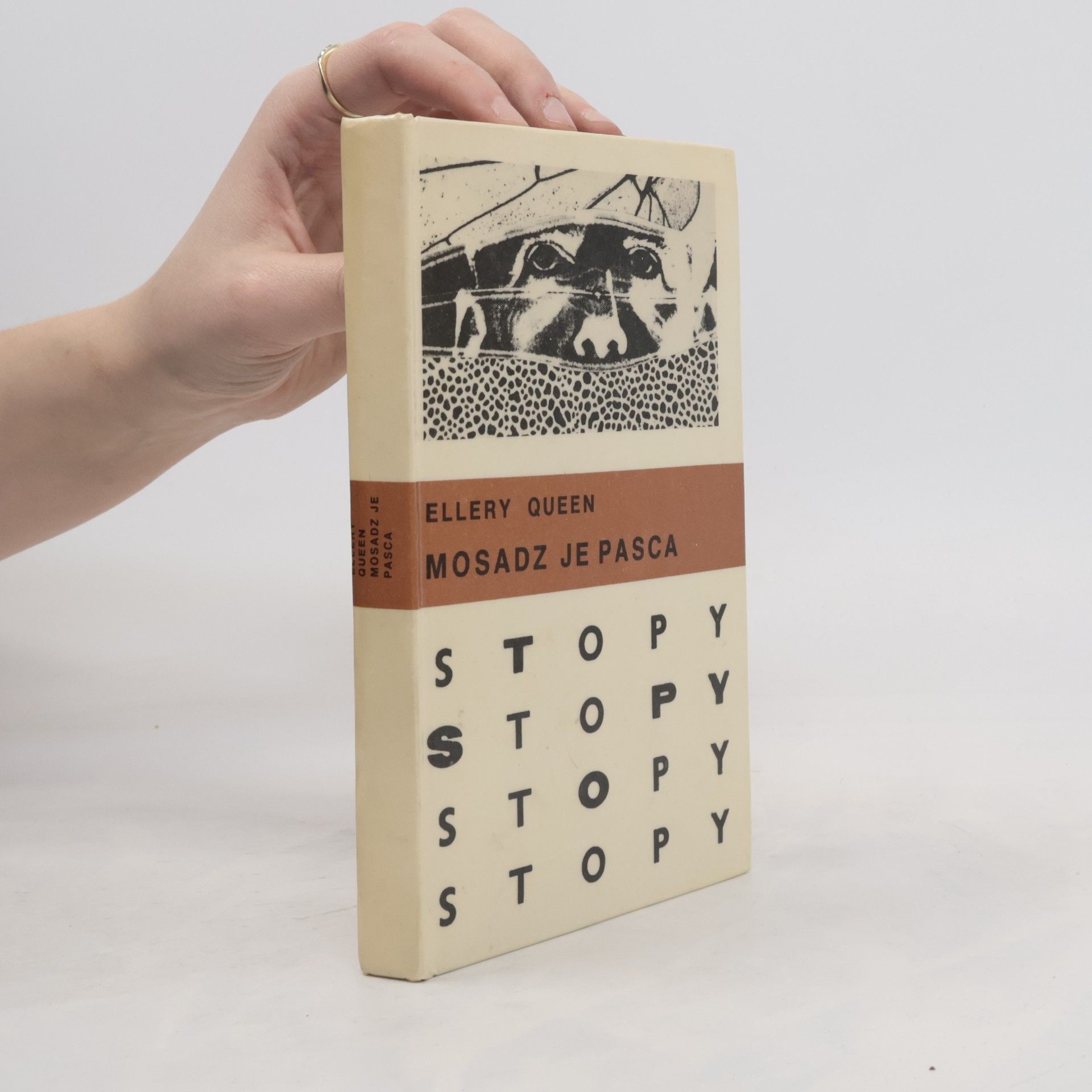 Ellery Queen Mosadz je pasca
