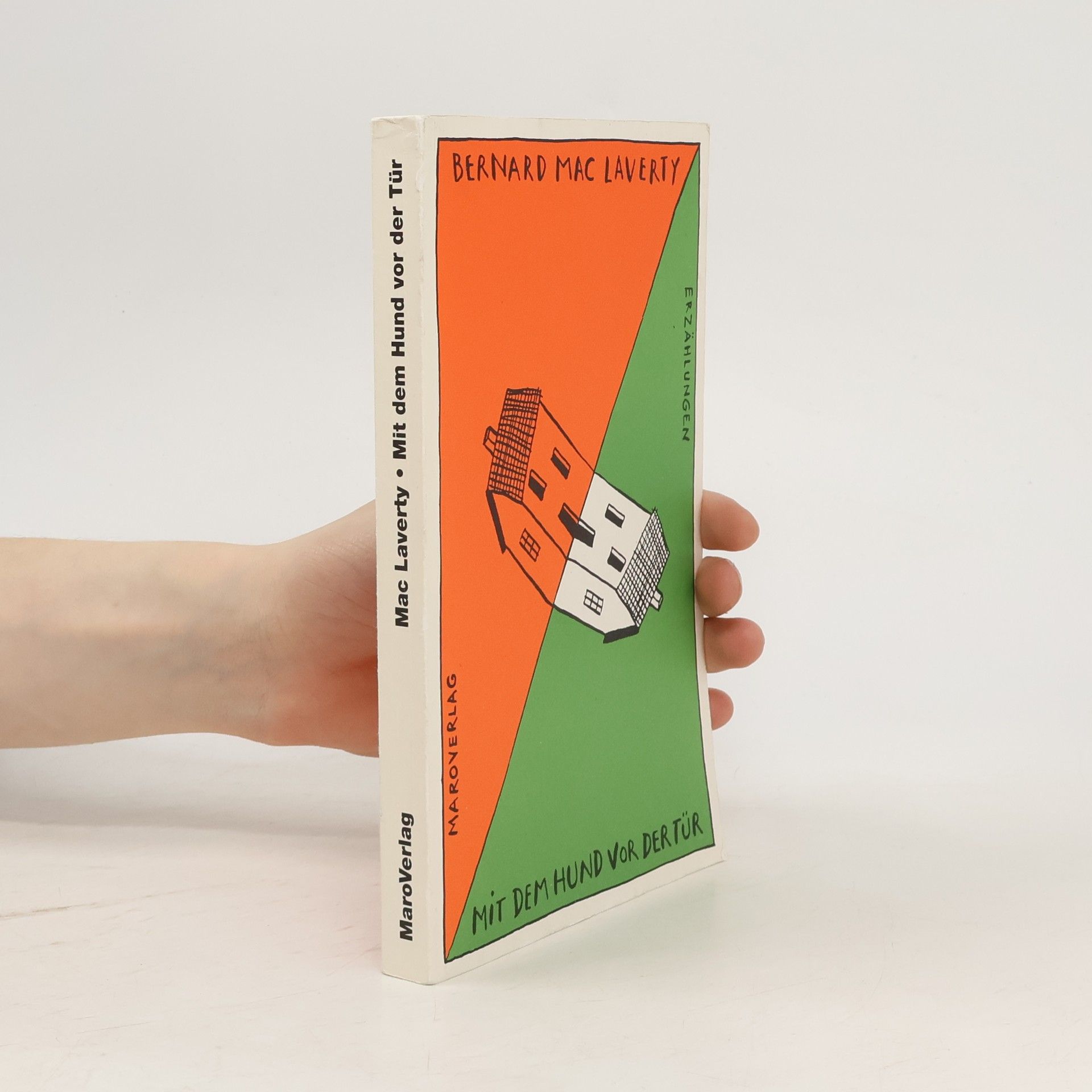 Mit dem Hund vor der Tür