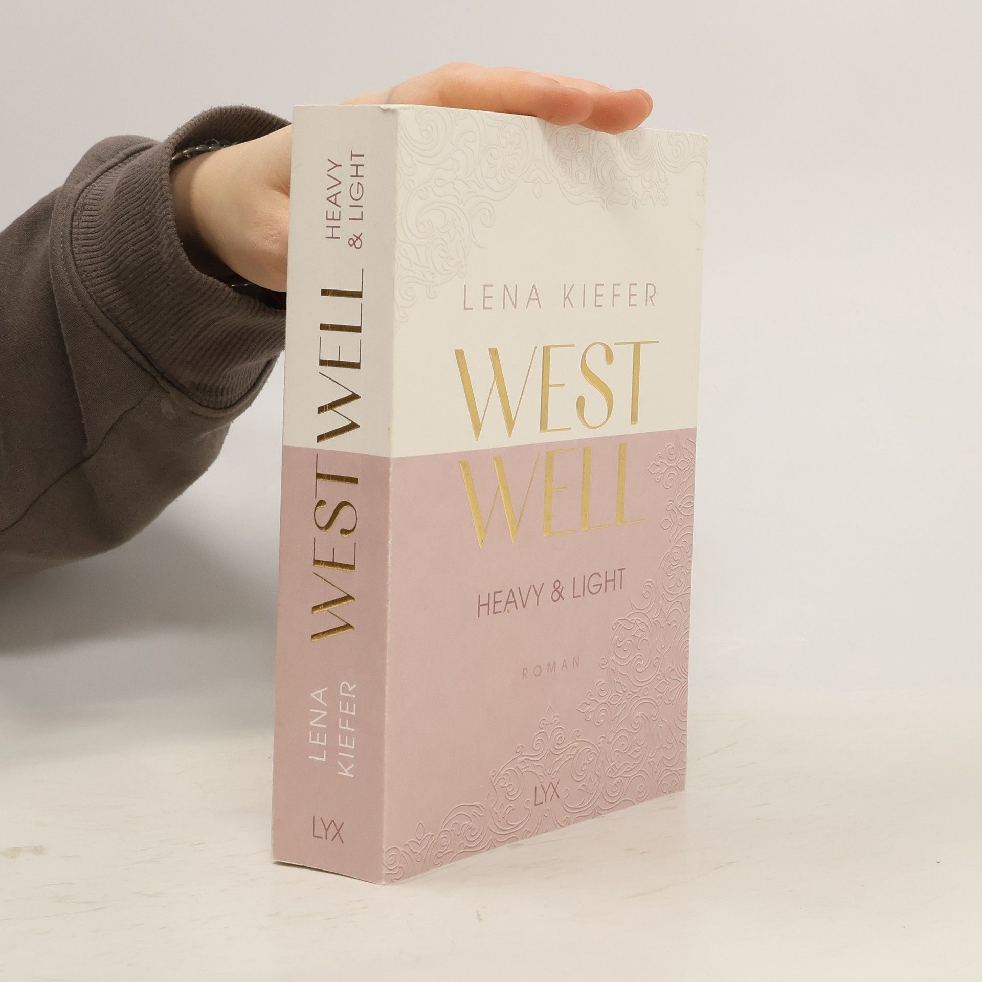 Lena Kiefer Westwell. Heavy & Light