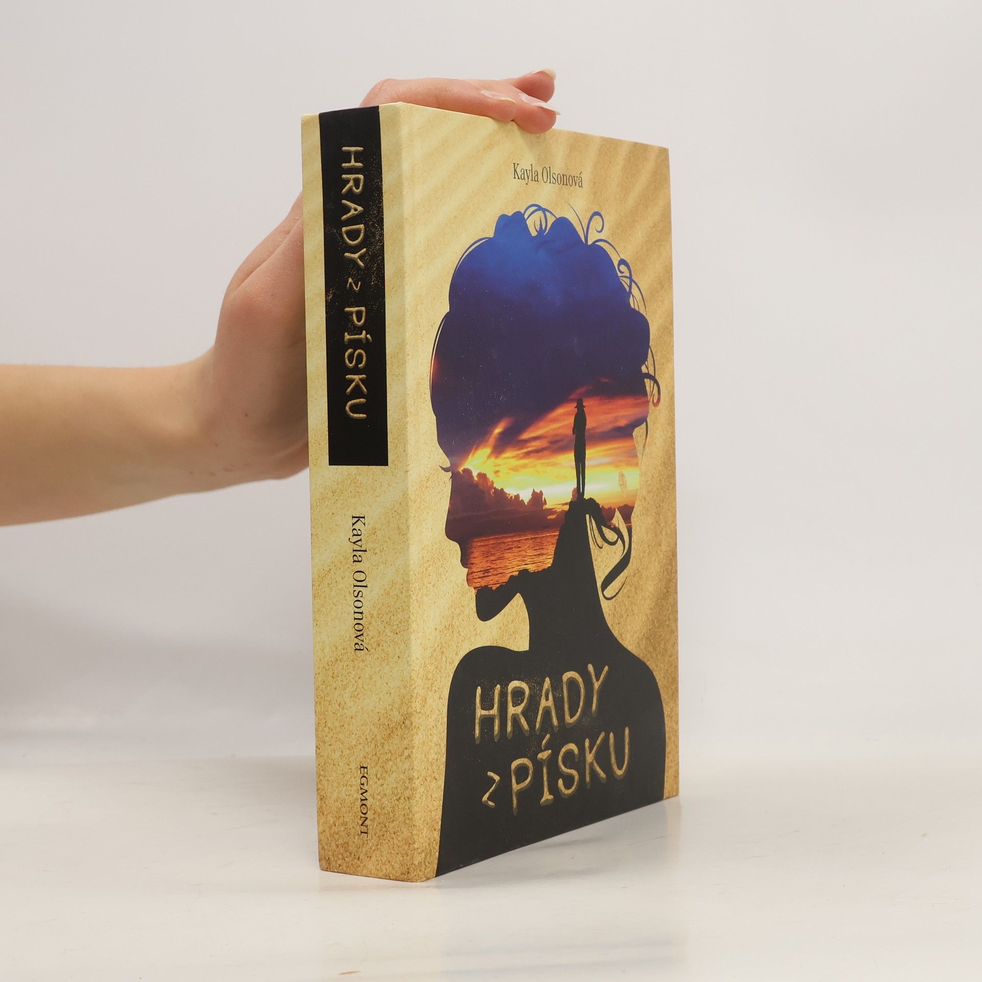 Kayla Olson Hrady z písku