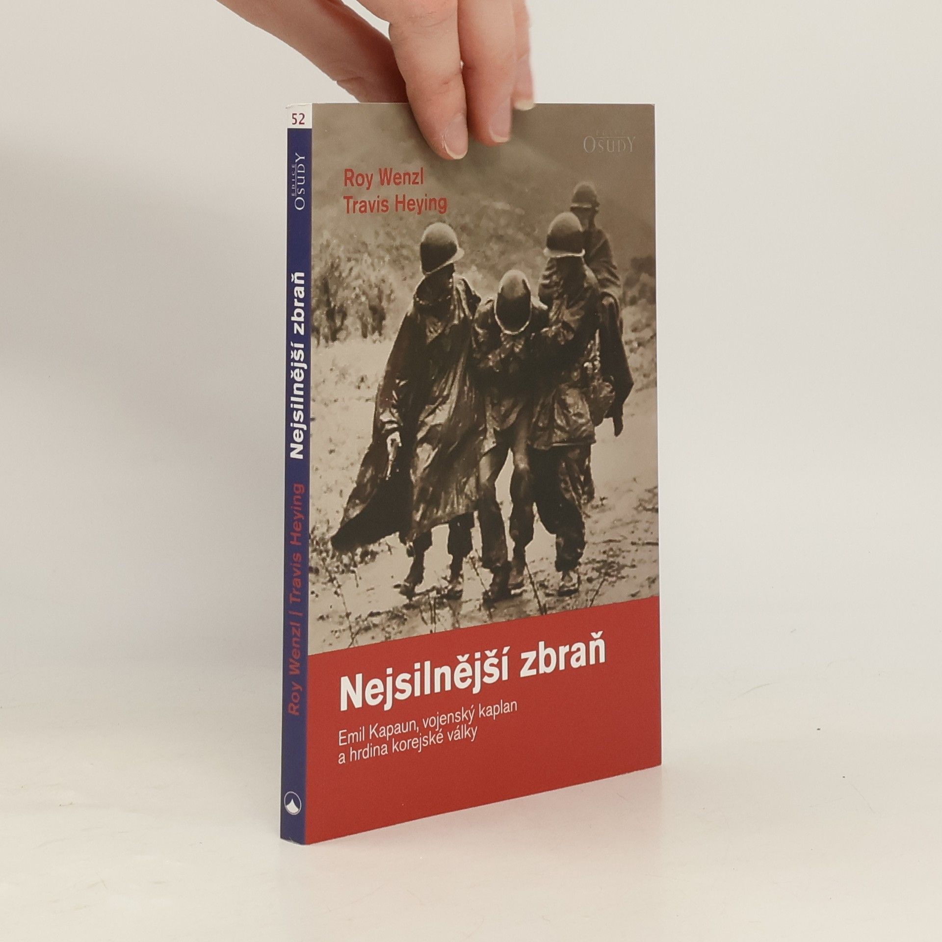Roy Wenzl Nejsilnější zbraň : Emil Kapaun, vojenský kaplan a hrdina korejské války