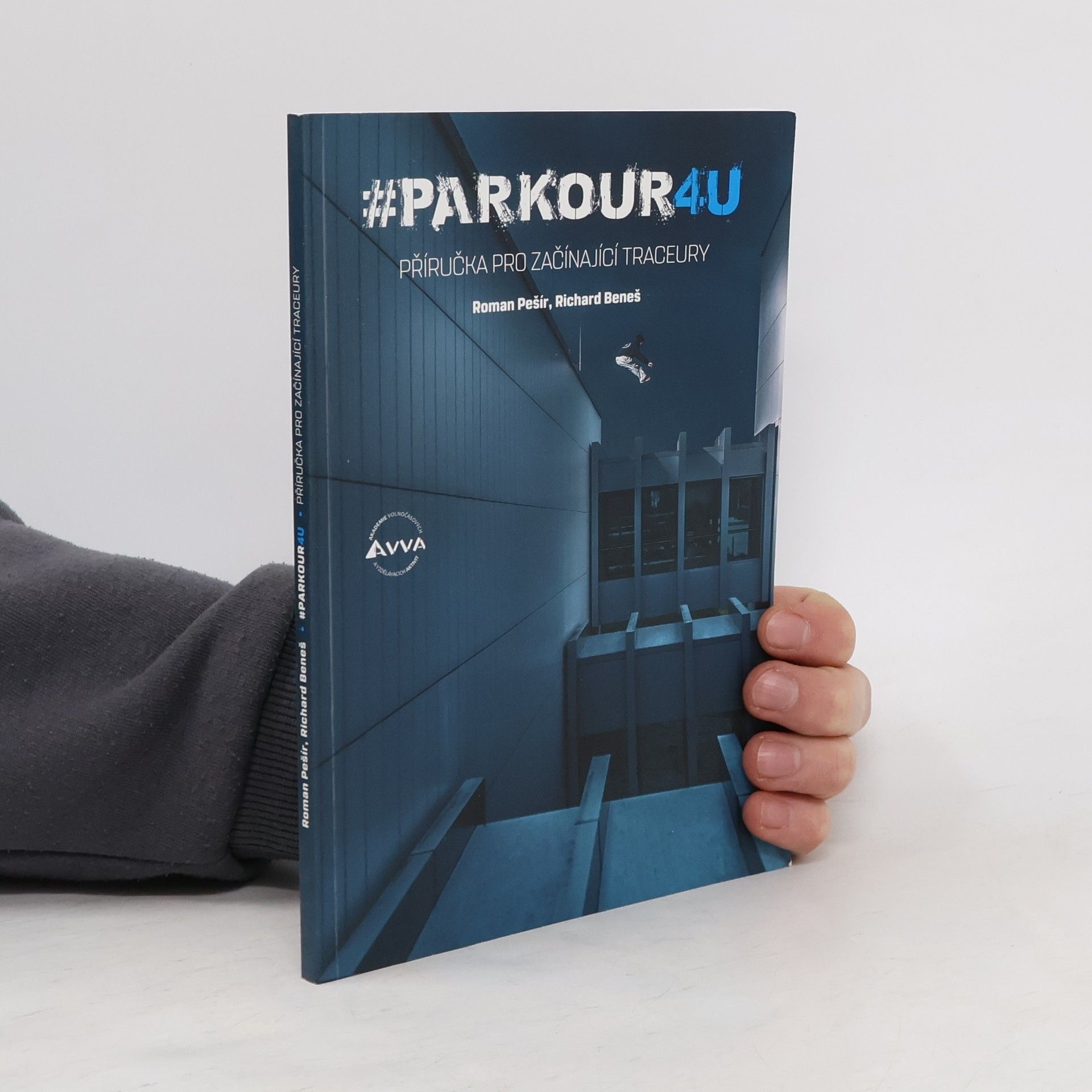 Roman Pešír #PARKOUR4U : příručka pro začínající traceury