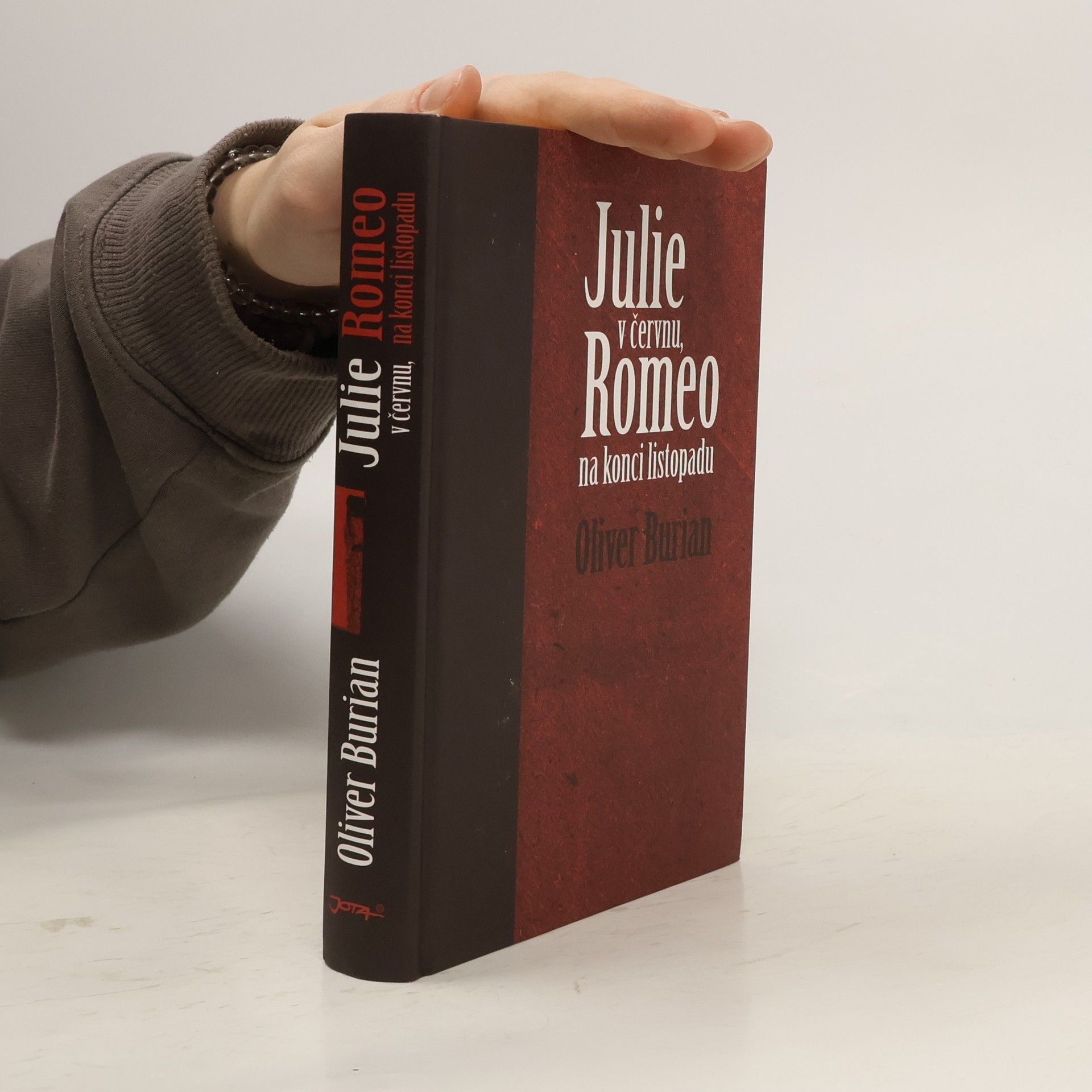 Oliver Burian Julie v červnu, Romeo na konci listopadu