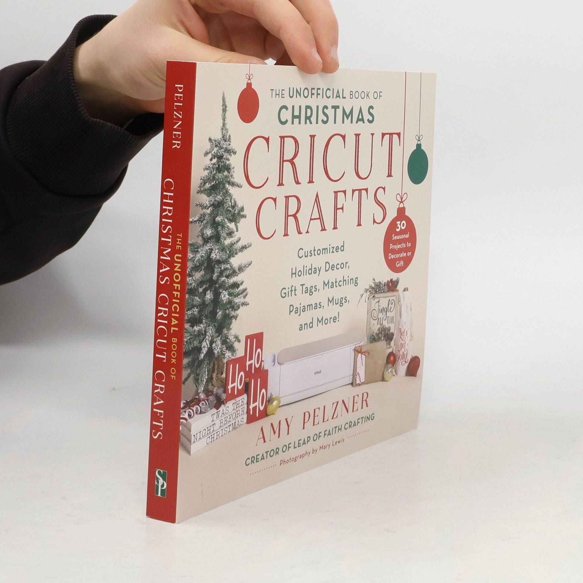 Amy Pelzner The Unofficial Book of Christmas Cricut Crafts