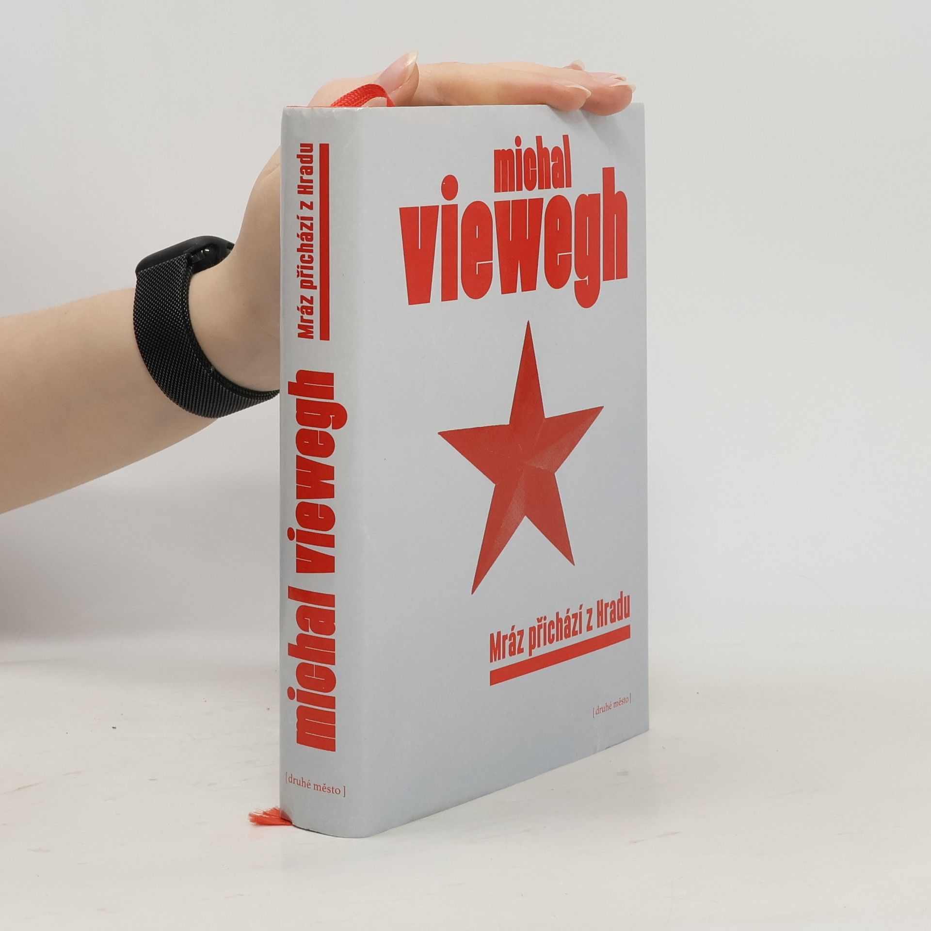 Michal Viewegh Mráz přichází z Hradu