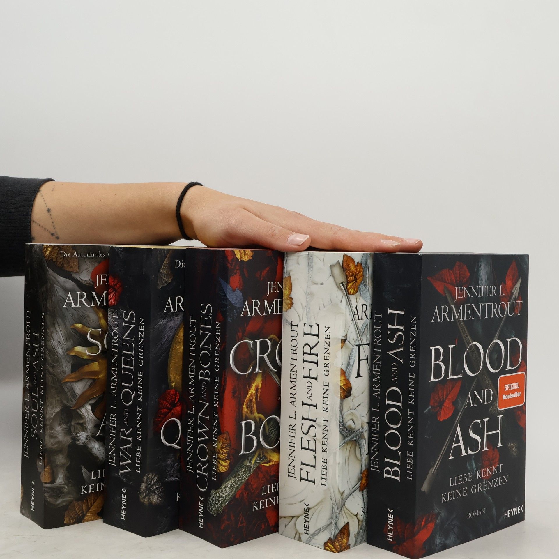 Jennifer Armentrout From Blood and Ash 1-5