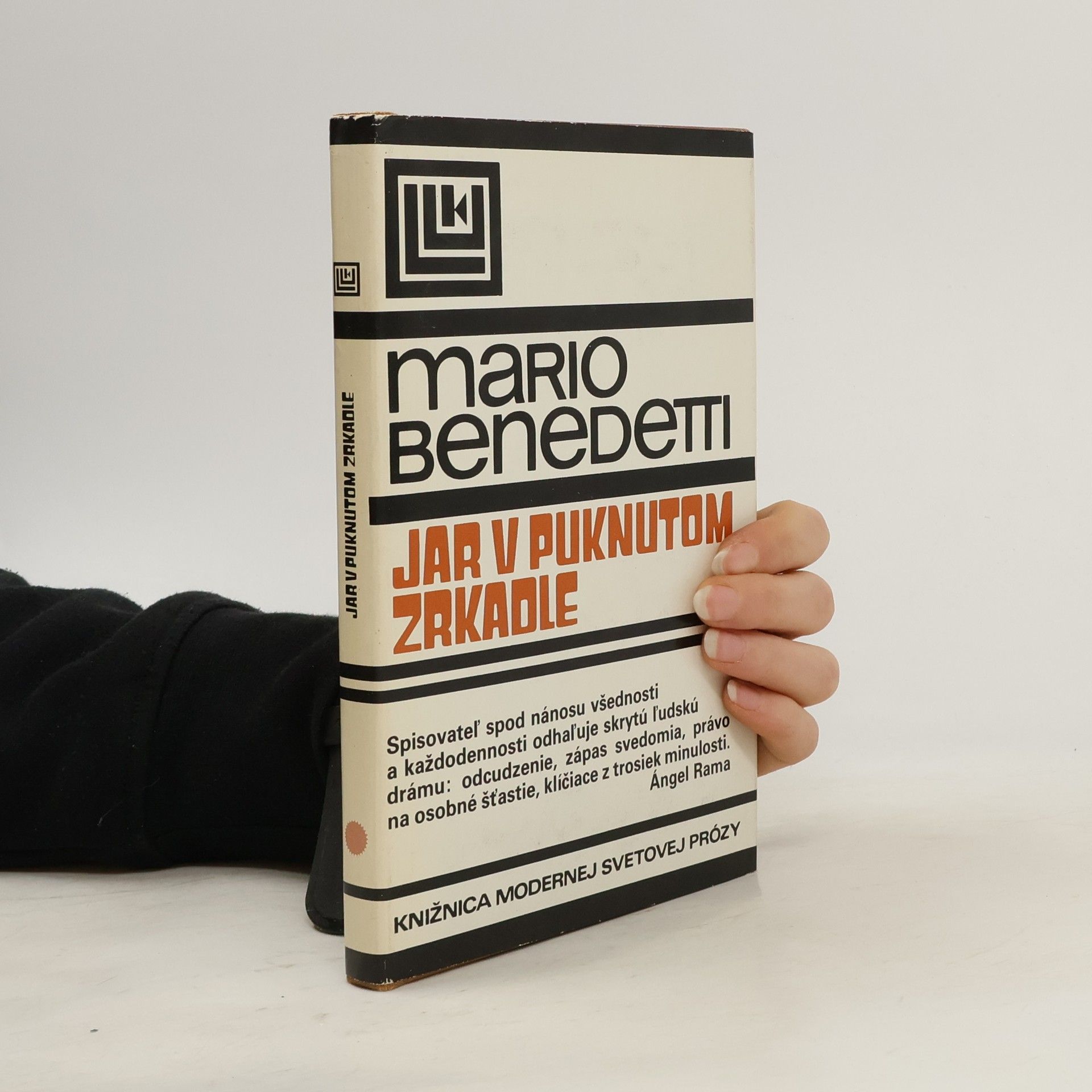 Jar v puknutom zrkadle