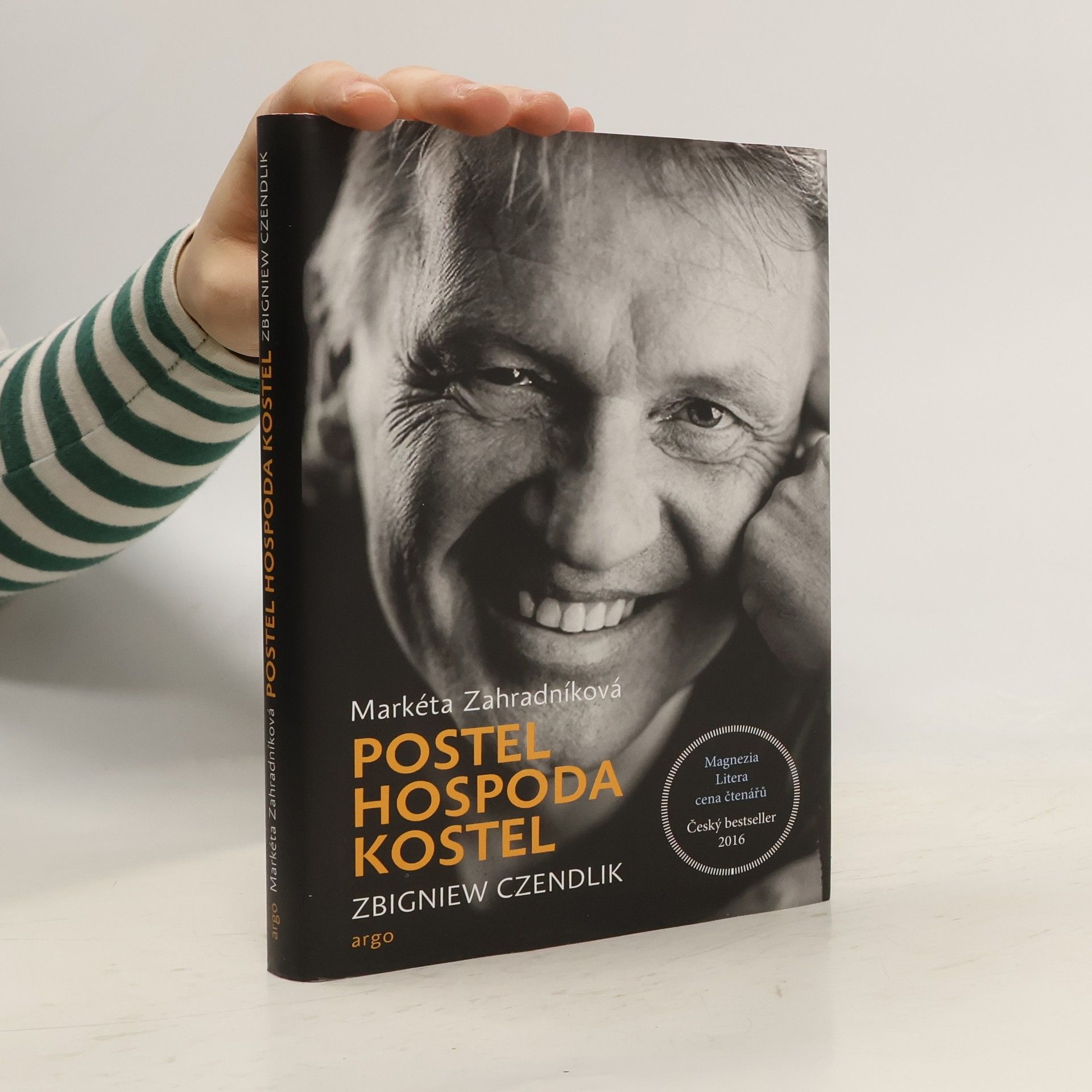 Postel, hospoda, kostel