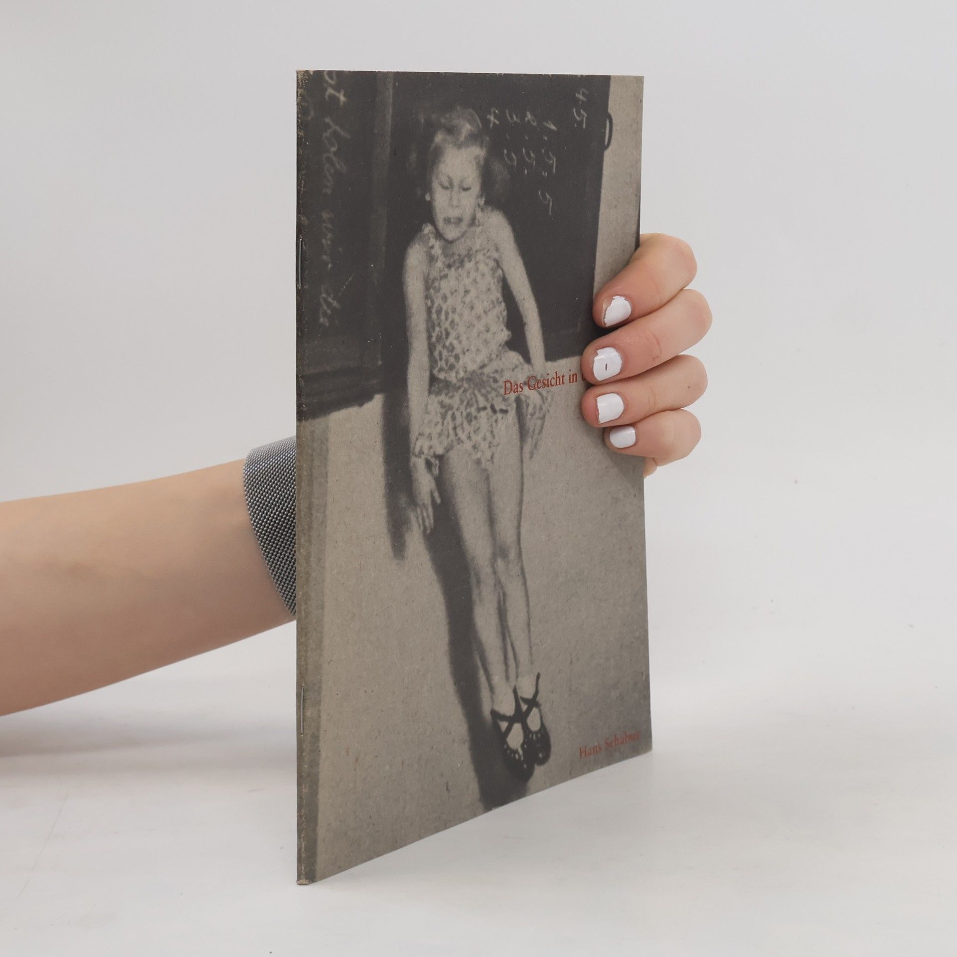 Hans Schabus Das gesicht in der wand. Eine tür ist ein tisch ist ein bett.