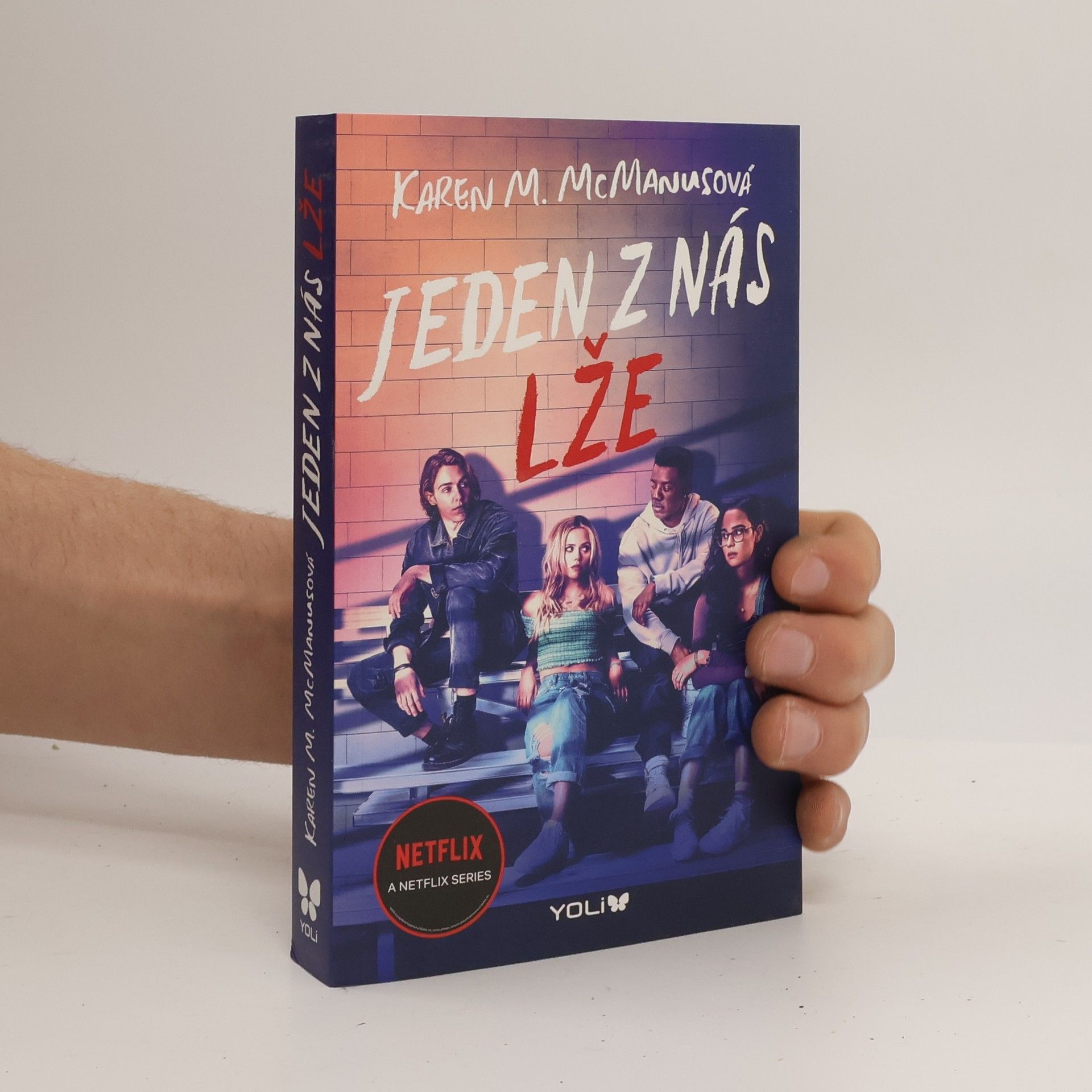 Karen M. McManus Jeden z nás lže