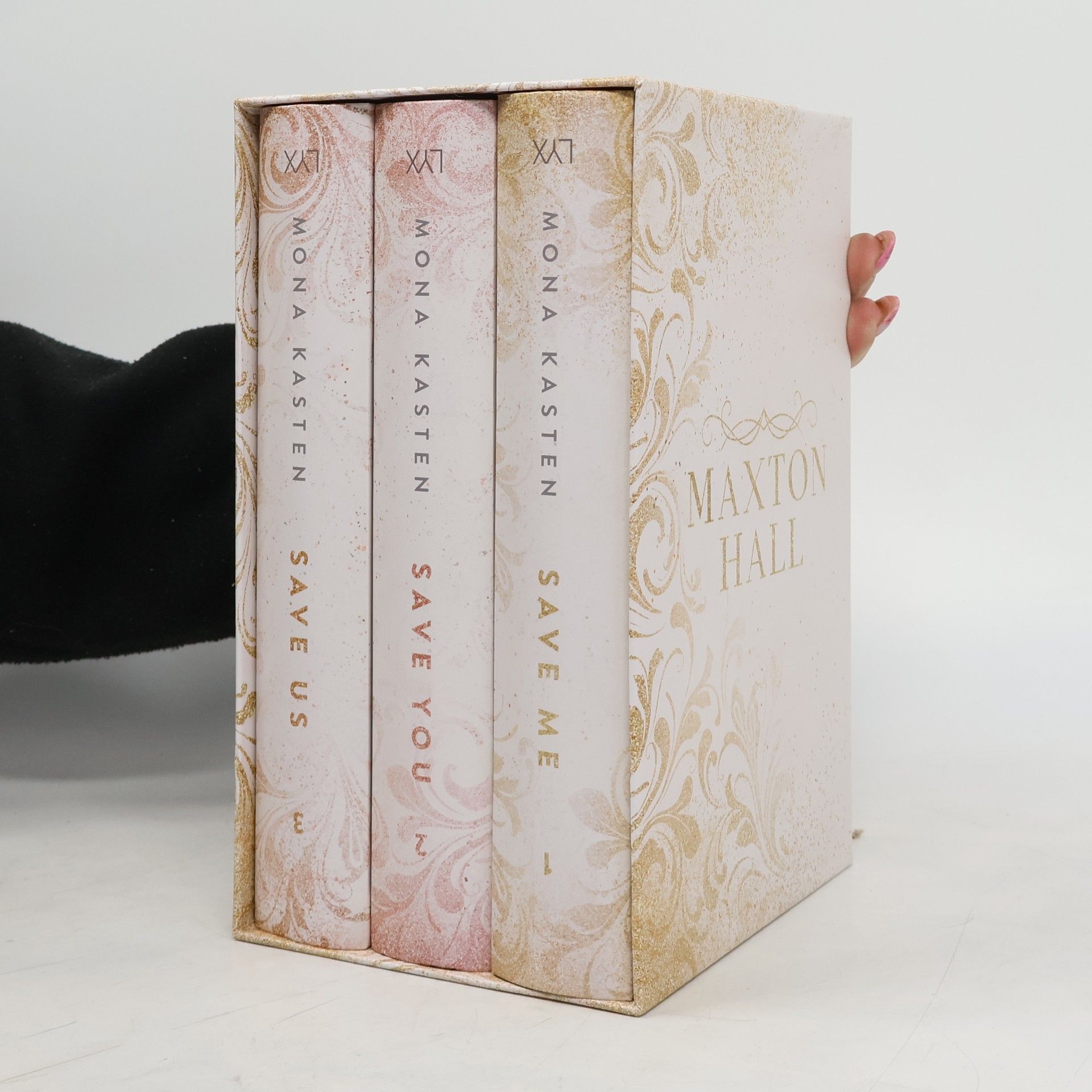 Mona Kasten Maxton Hall 1-3