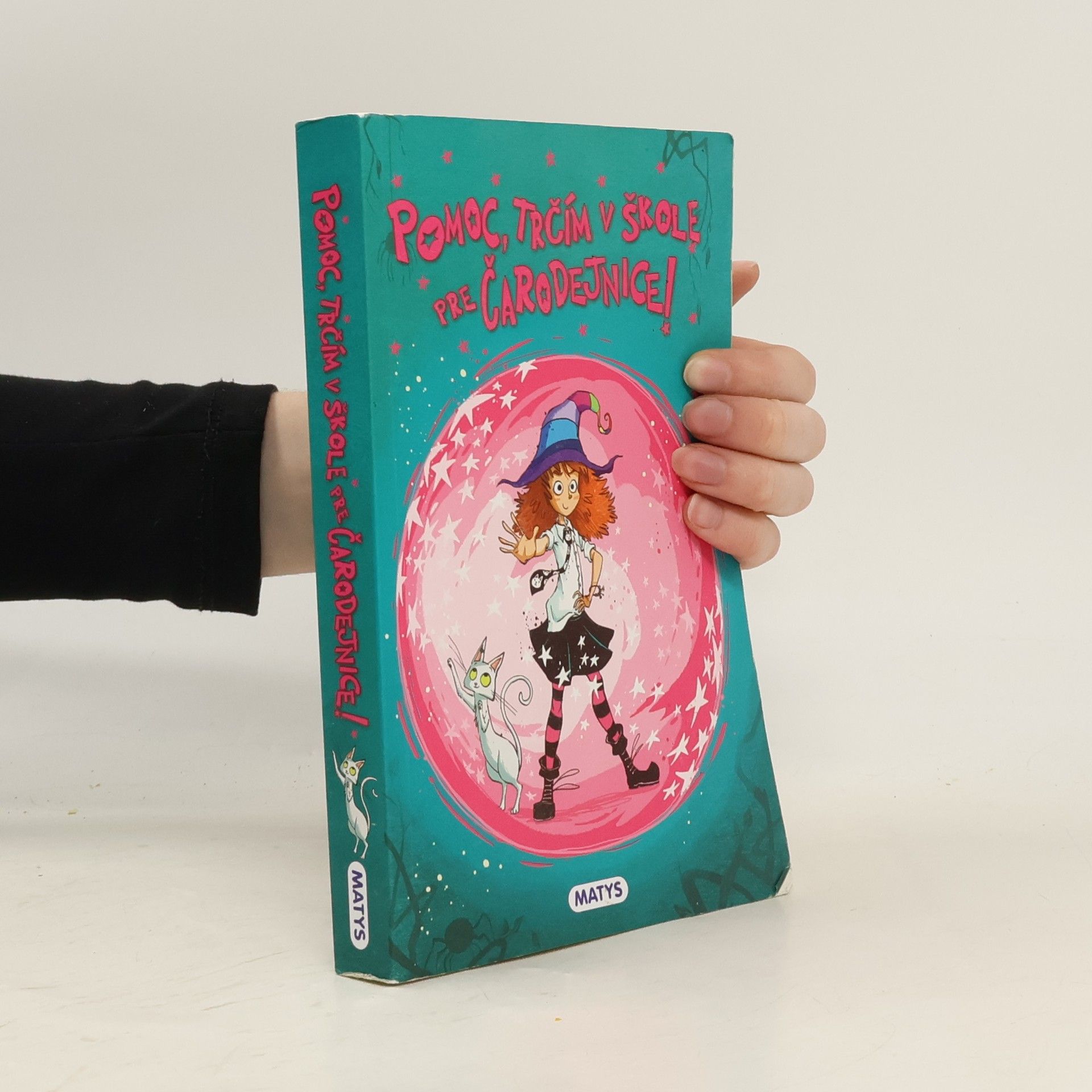 Pomoc, trčím v škole pre čarodejnice!