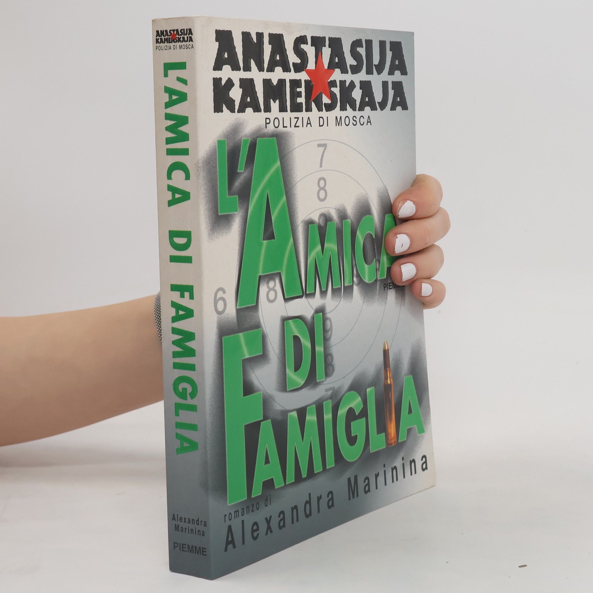 Alexandra Marinina L'amica di famiglia