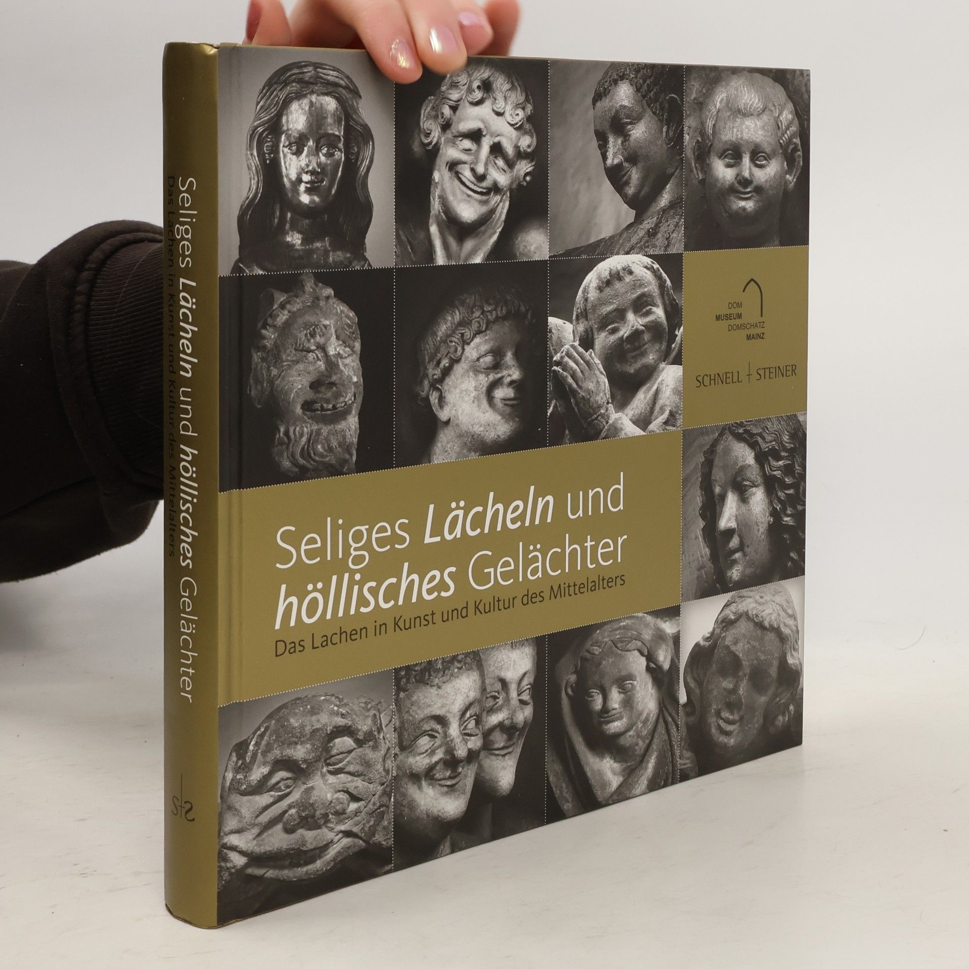 Seliges Lächeln und höllisches Gelächter