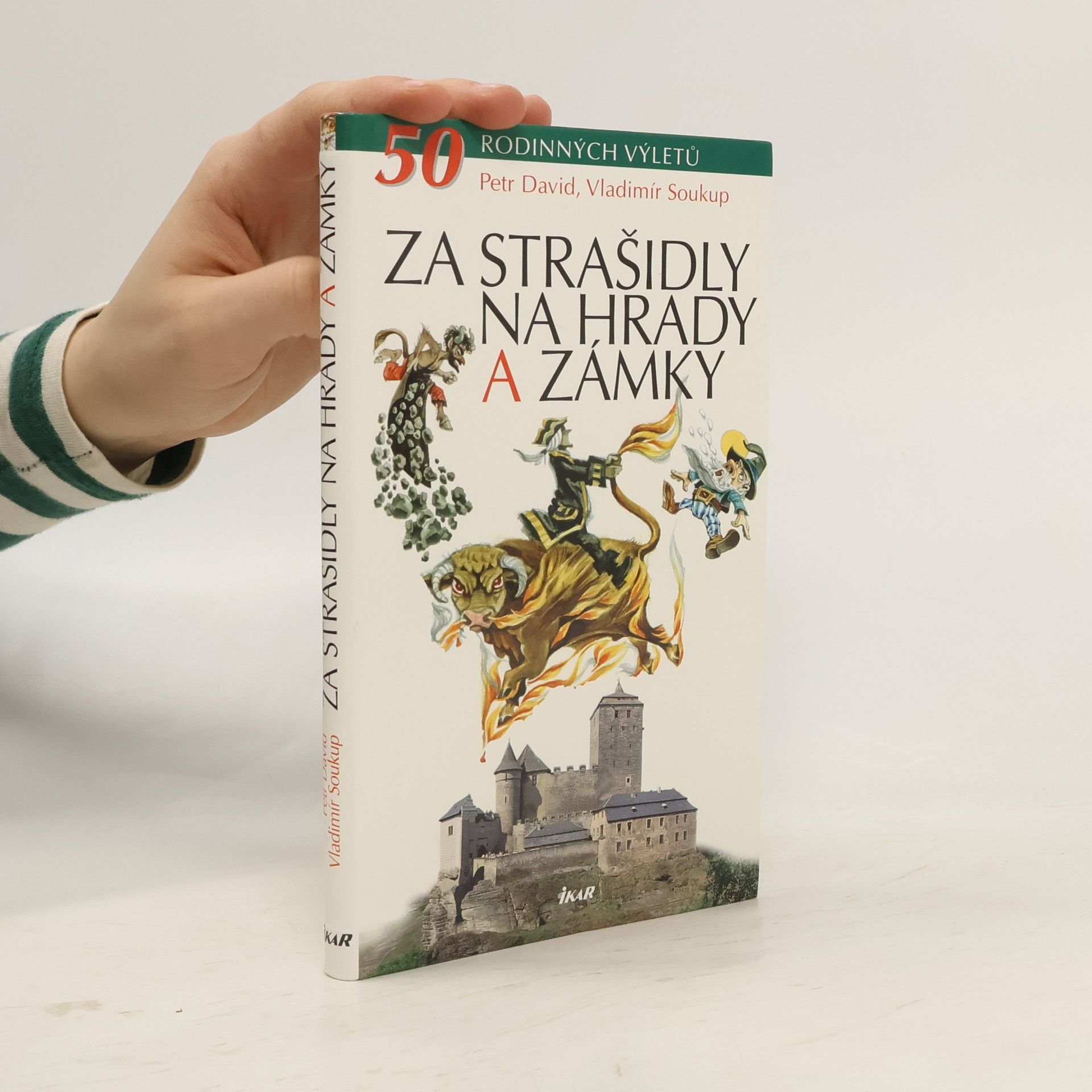Petr David Za strašidly na hrady a zámky