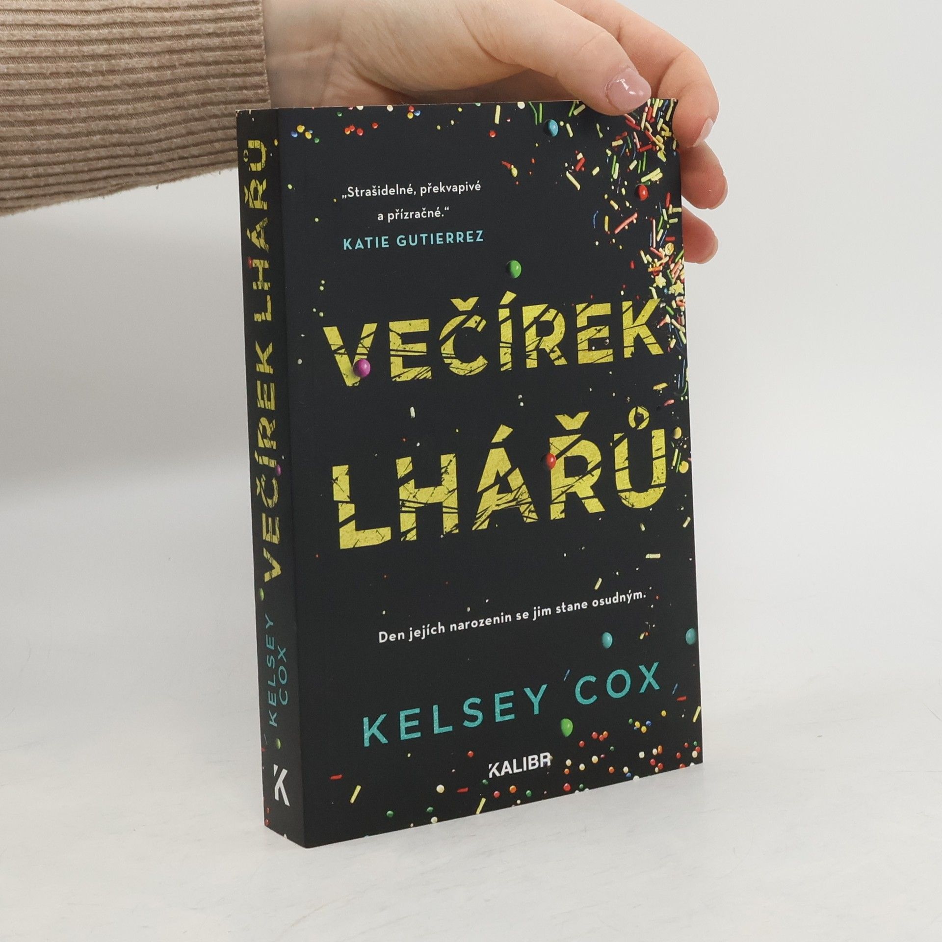 Kelsey Cox Večírek lhářů