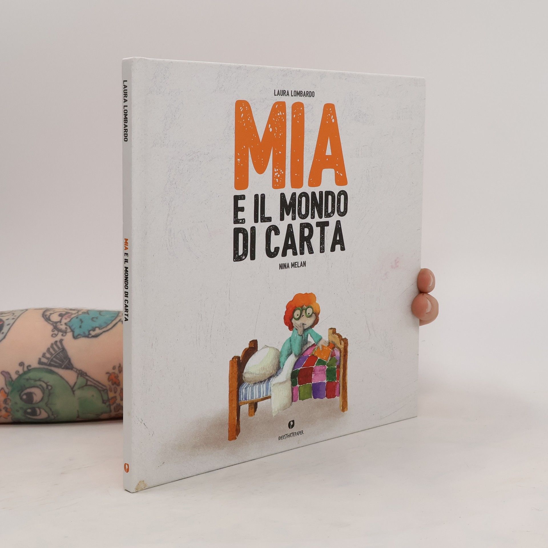Laura Lombardo Mia e il mondo di carta
