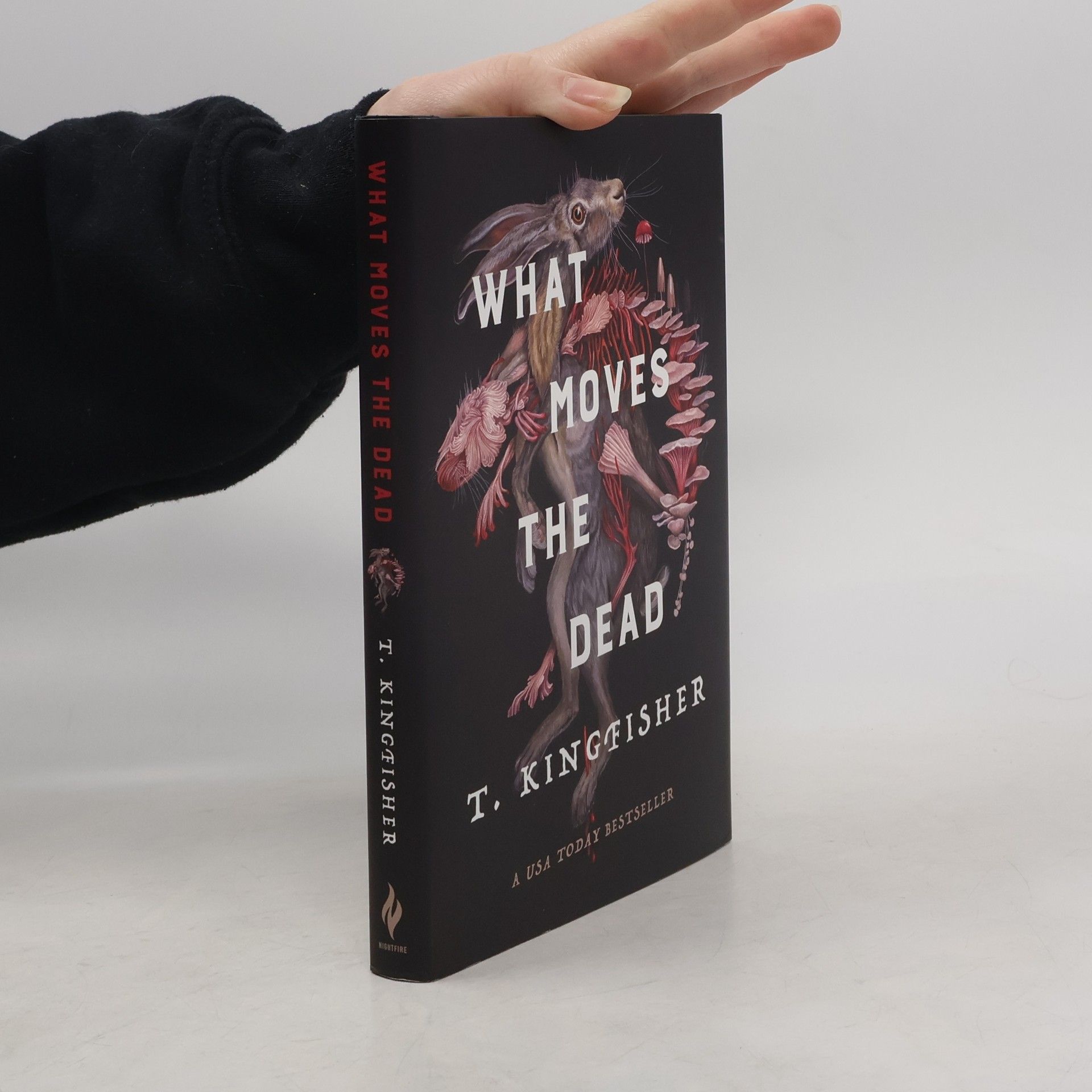 T. Kingfisher What Moves the Dead