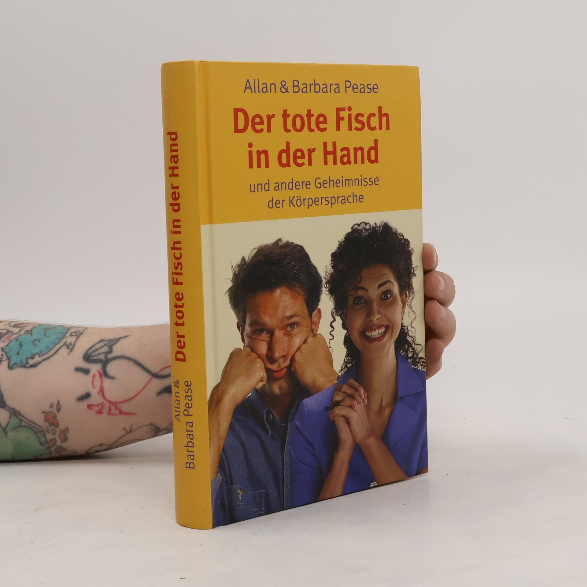 Allan Pease Der tote Fisch in der Hand