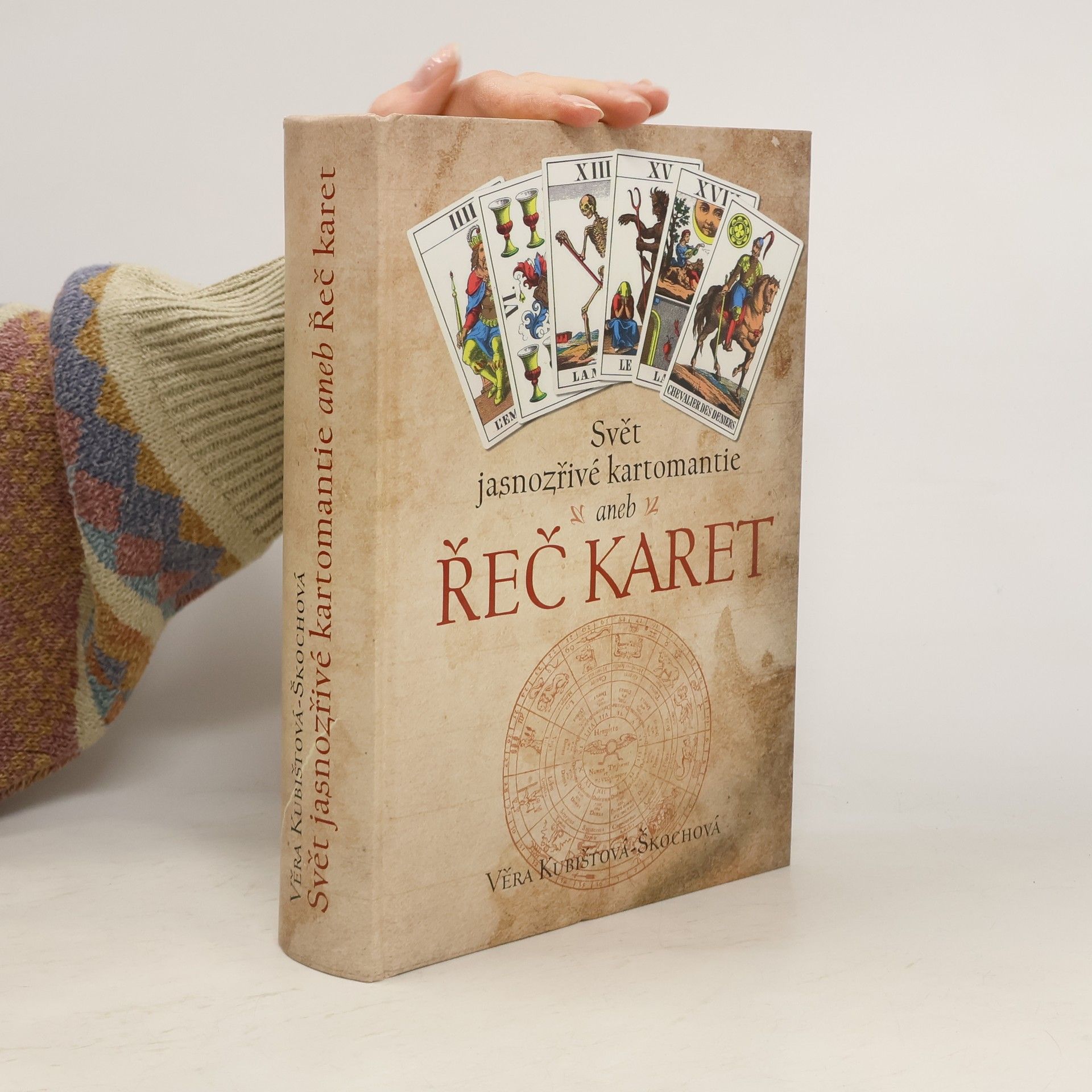 Věra Kubištová Svět jasnozřivé kartomantie aneb řeč karet