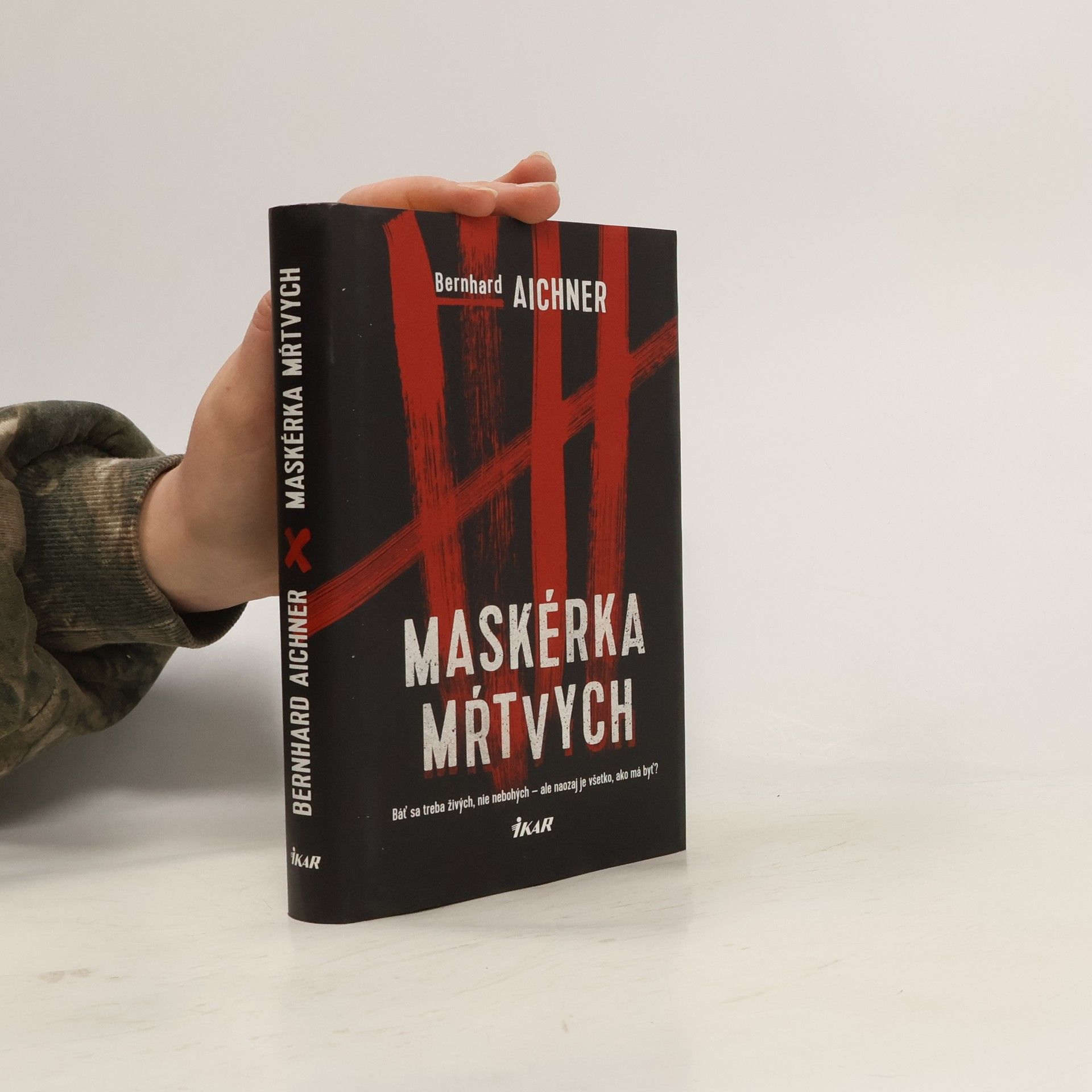 Bernhard Aichner Maskérka mŕtvych