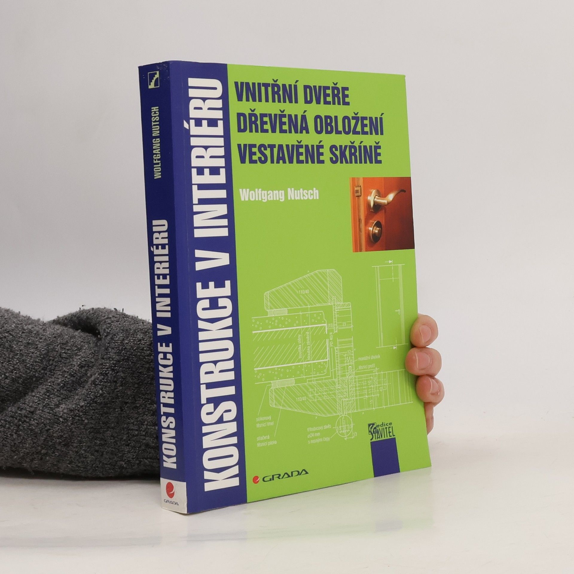 Konstrukce v interiéru : vnitřní dveře, dřevěná obložení, vestavěné skříně