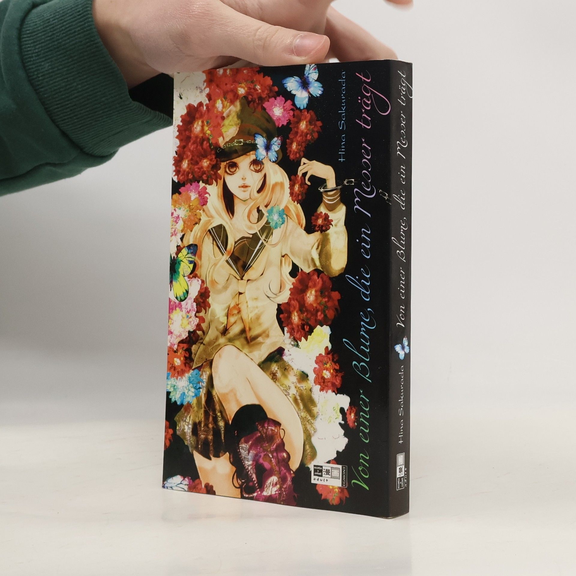 Hina Sakurada Von einer Blume, die ein Messer trägt