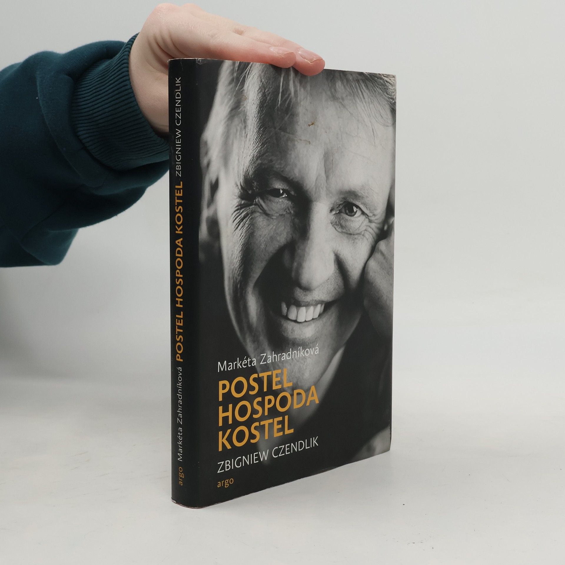 Zbigniew Czendlik Postel, hospoda, kostel