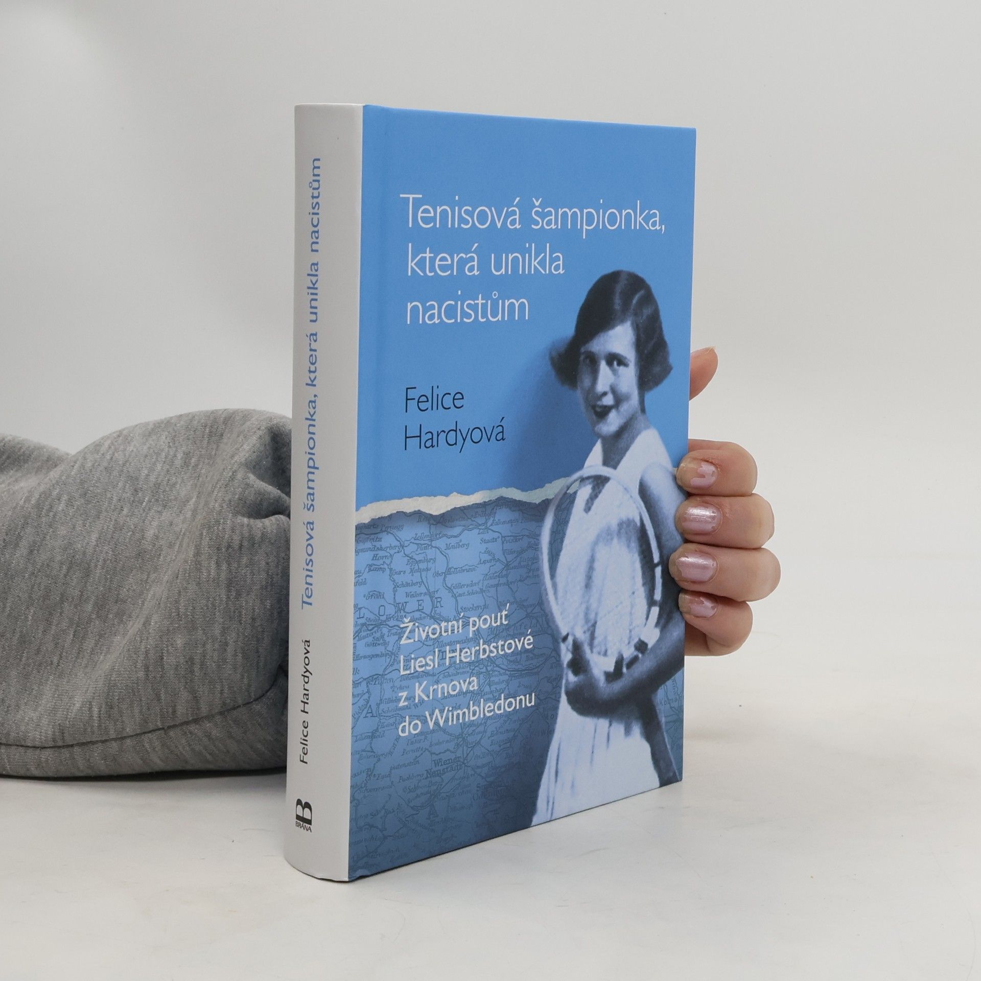 Felice Hardy Tenisová šampionka, která unikla nacistům: Životní pouť Liesl Herbstové z Krnova do Wimbledonu