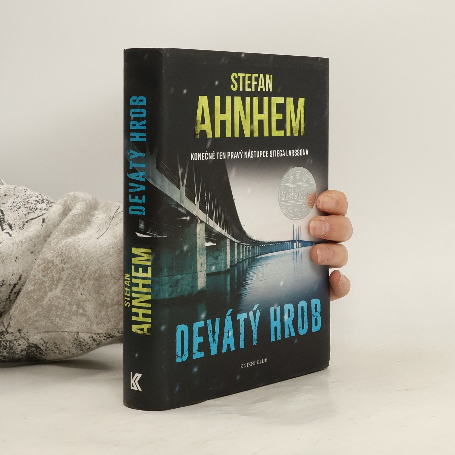 Stefan Ahnhem Devátý hrob