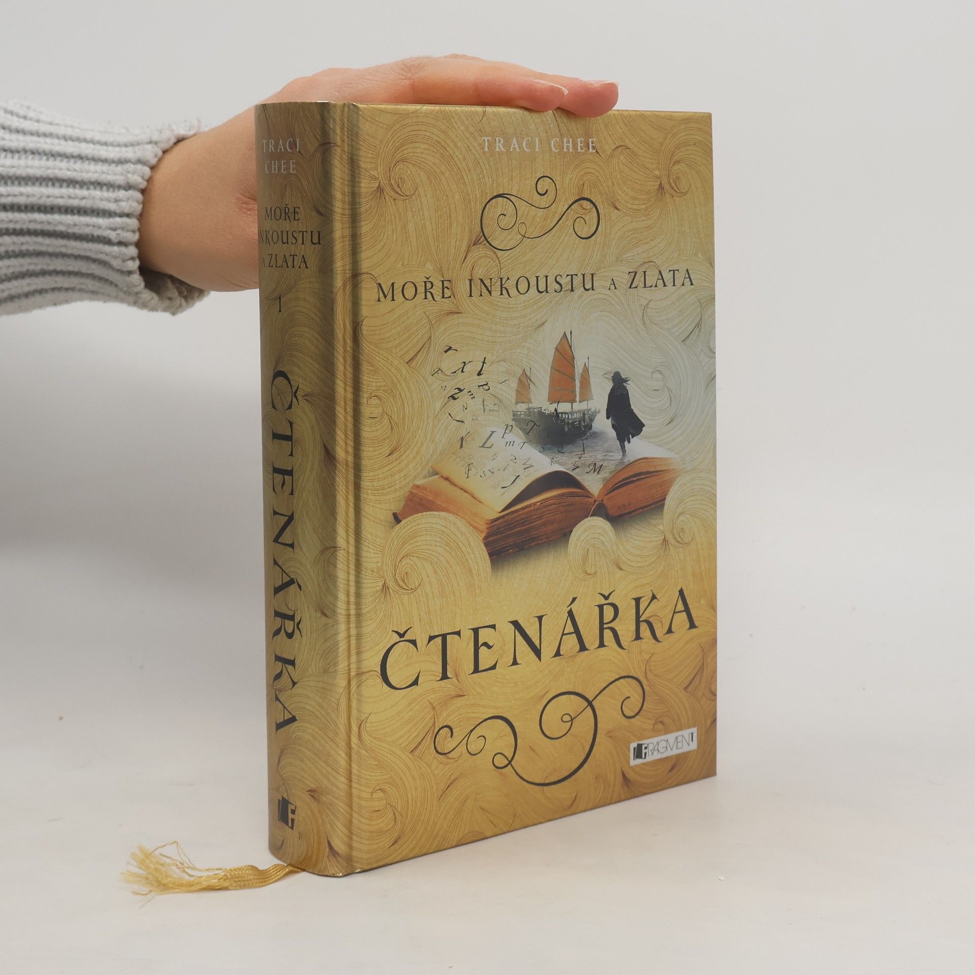 Traci Chee Moře inkoustu a zlata. Čtenářka