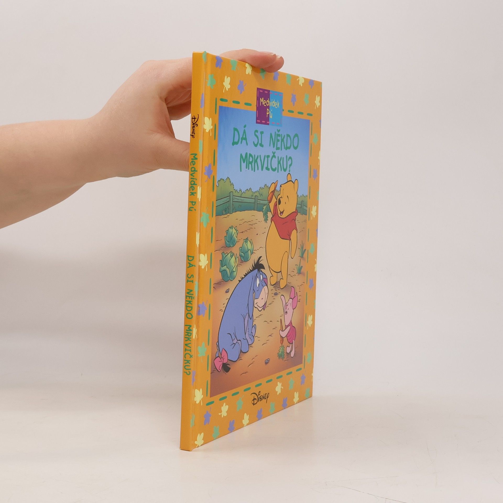 Various authors Medvídek Pú. Dá si někdo mrkvičku?