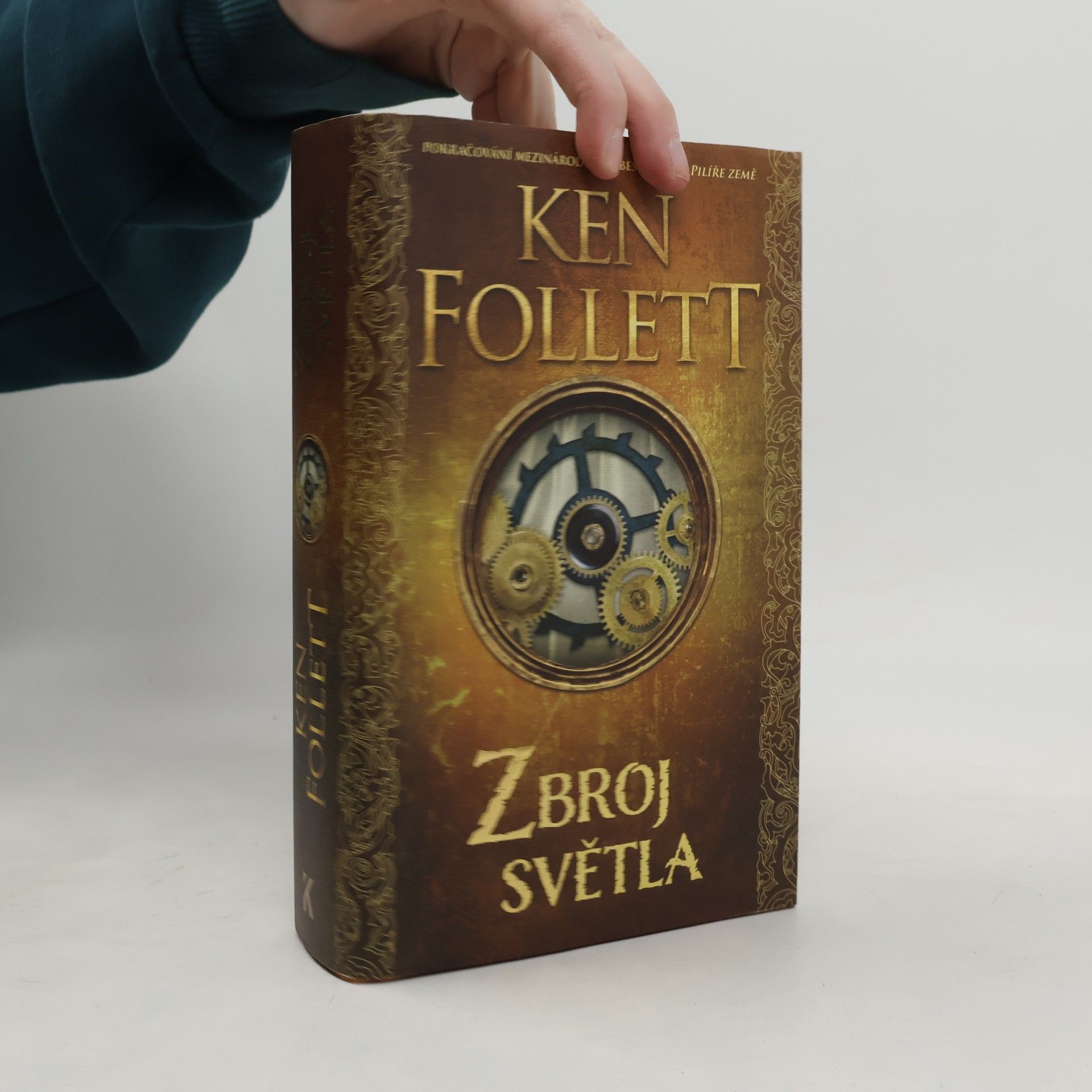 Ken Follett Zbroj světla