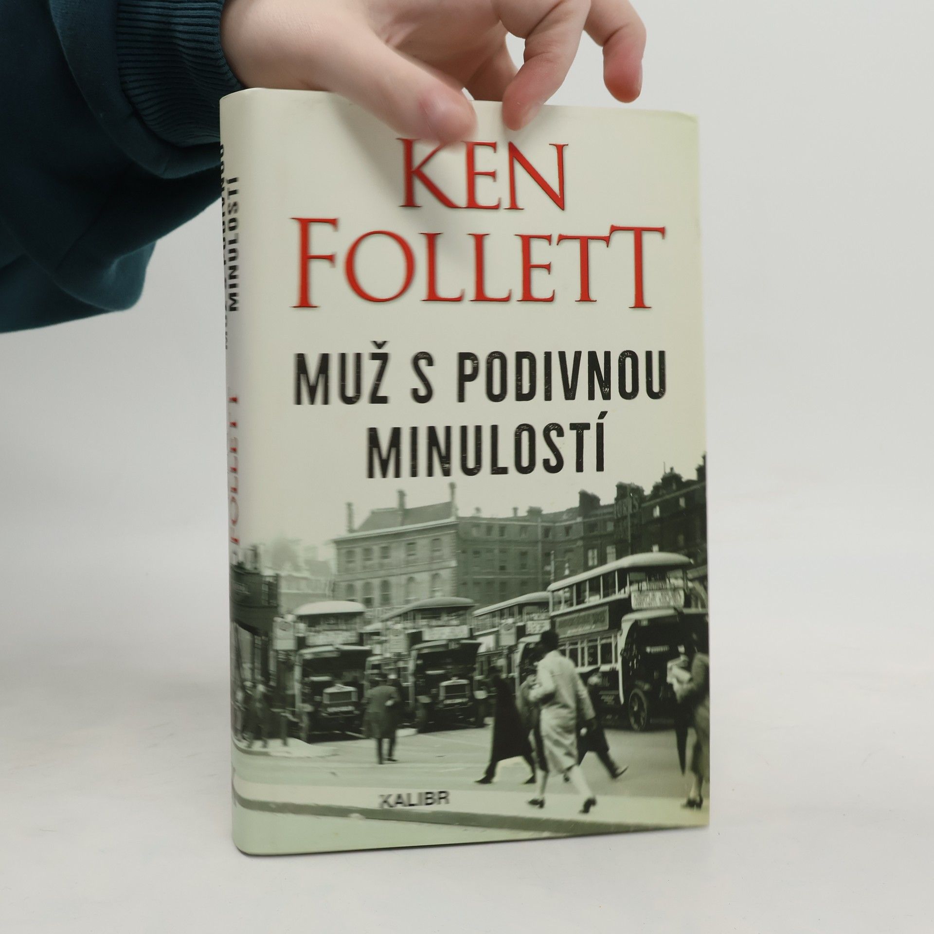 Ken Follett Muž s podivnou minulostí