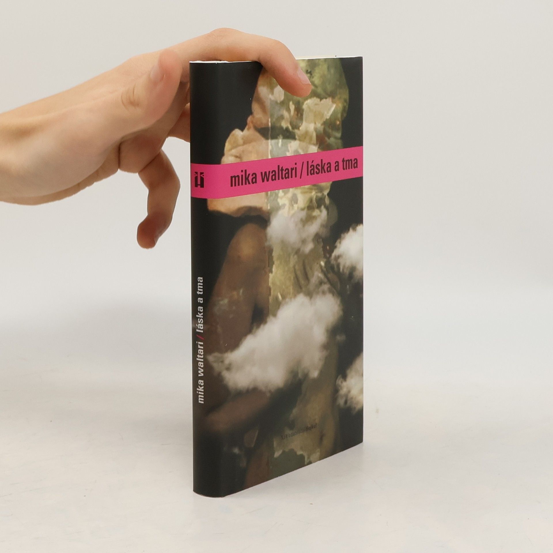 Mika Waltari Láska a tma
