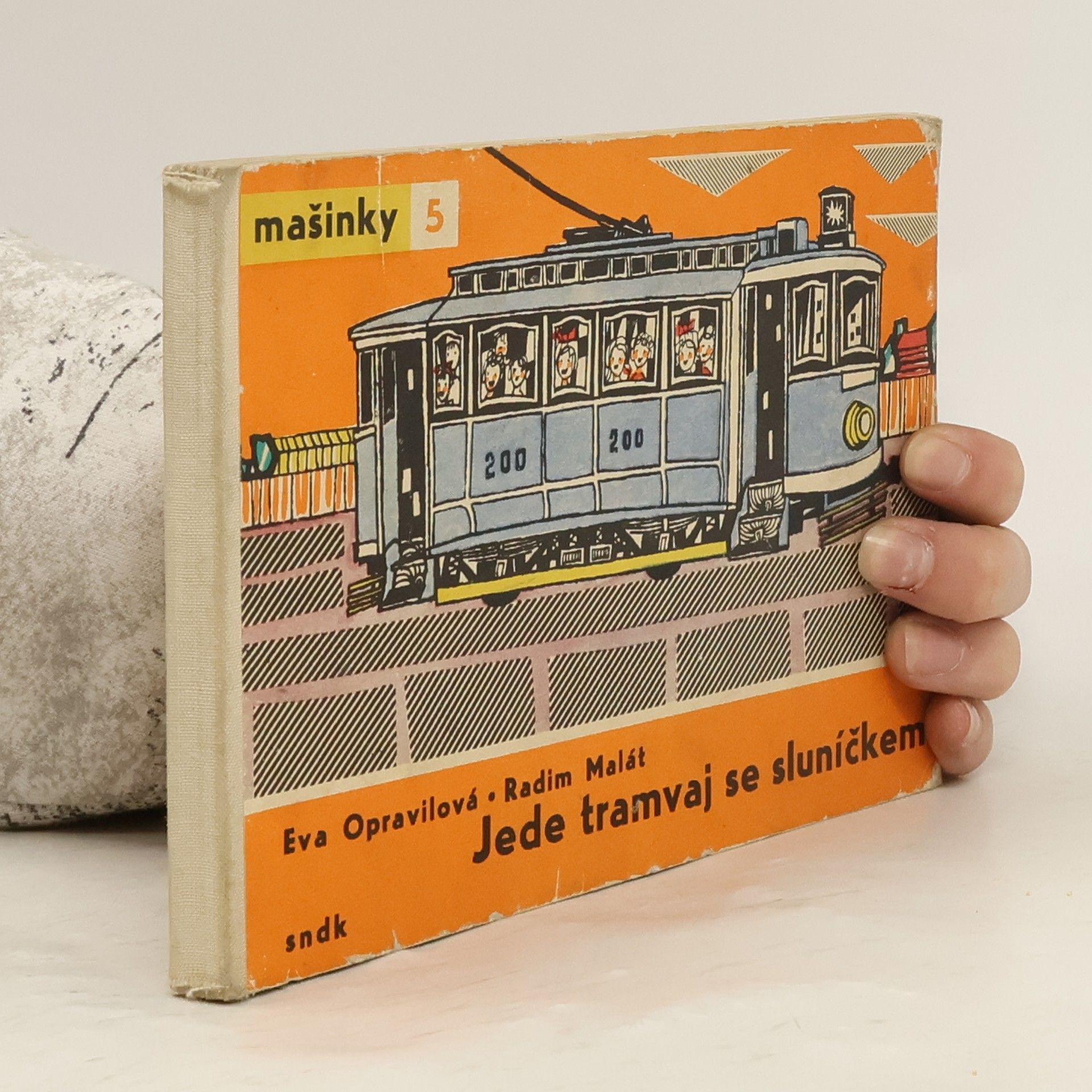 Eva Opravilová Mašinky 5. Jede tramvaj se sluníčkem