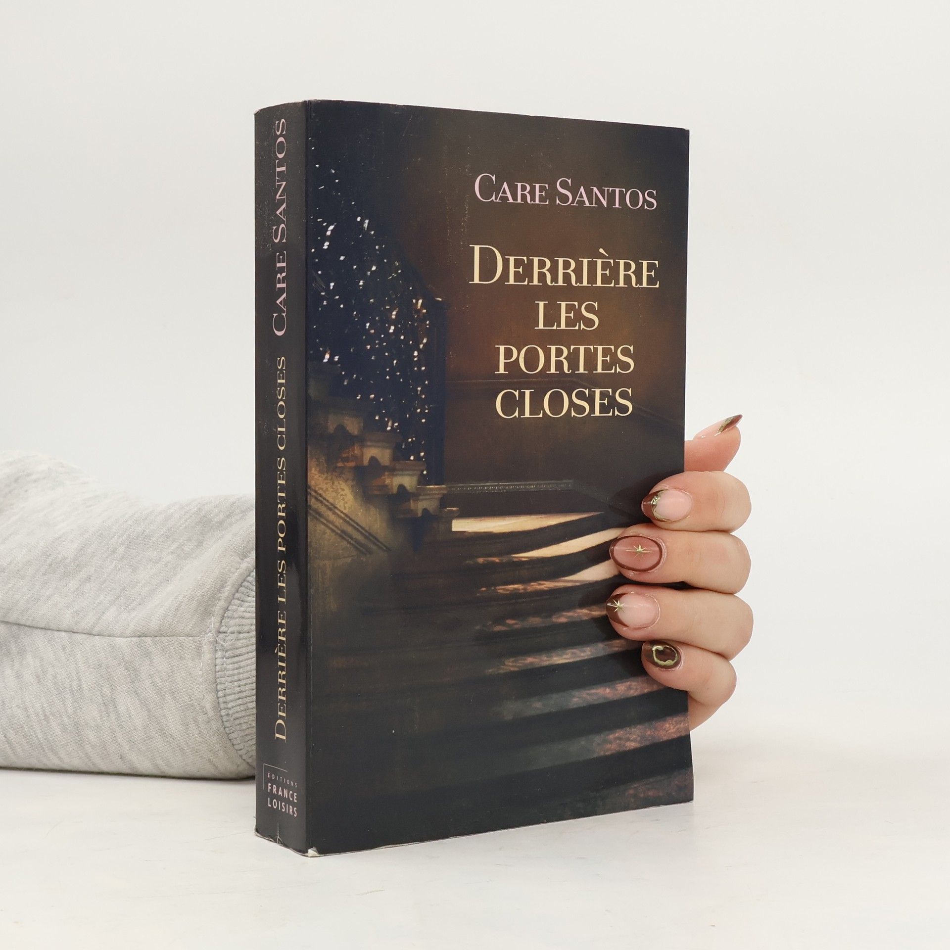 Care Santos Derrière les portes closes