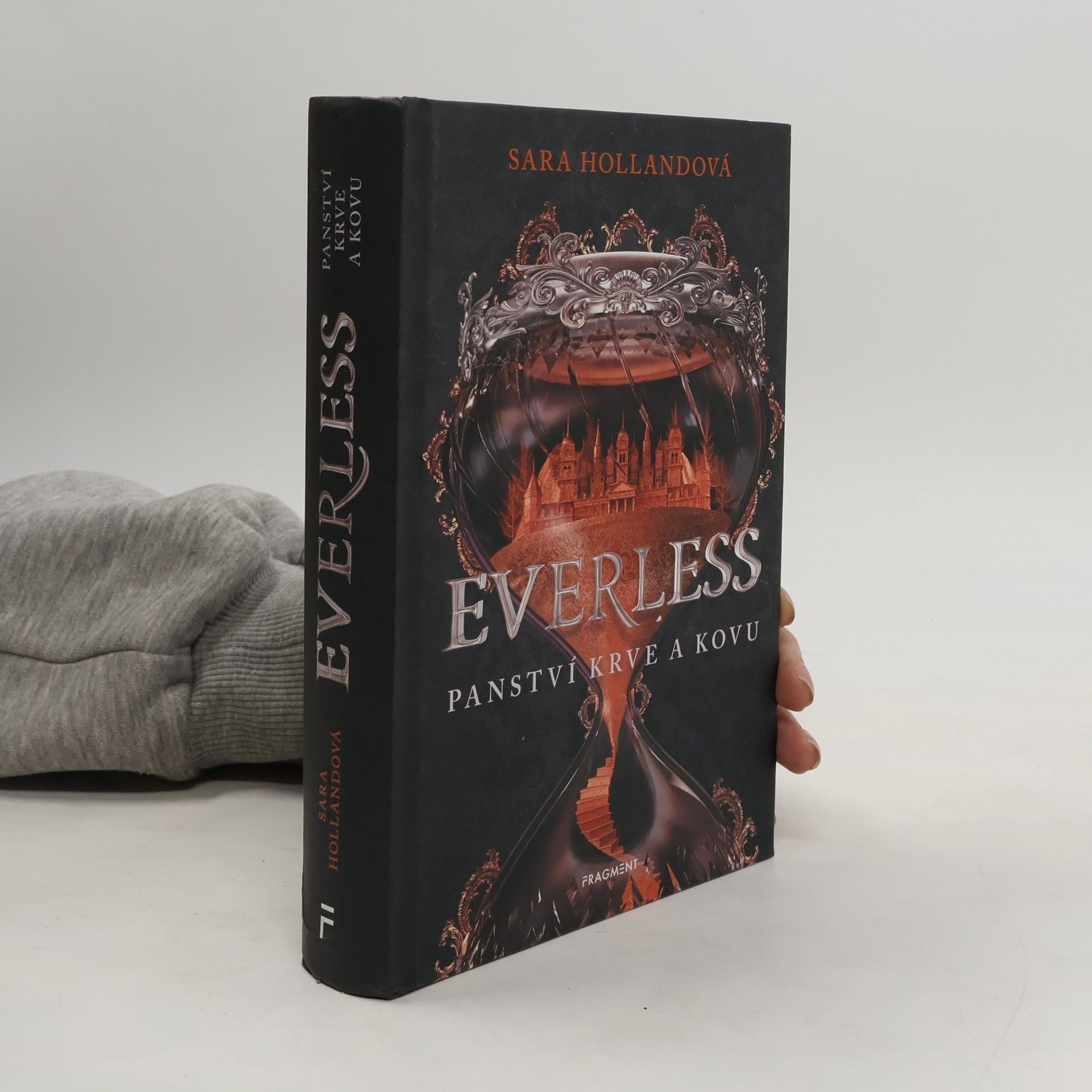 Sara Holland Everless: Panství krve a kovu