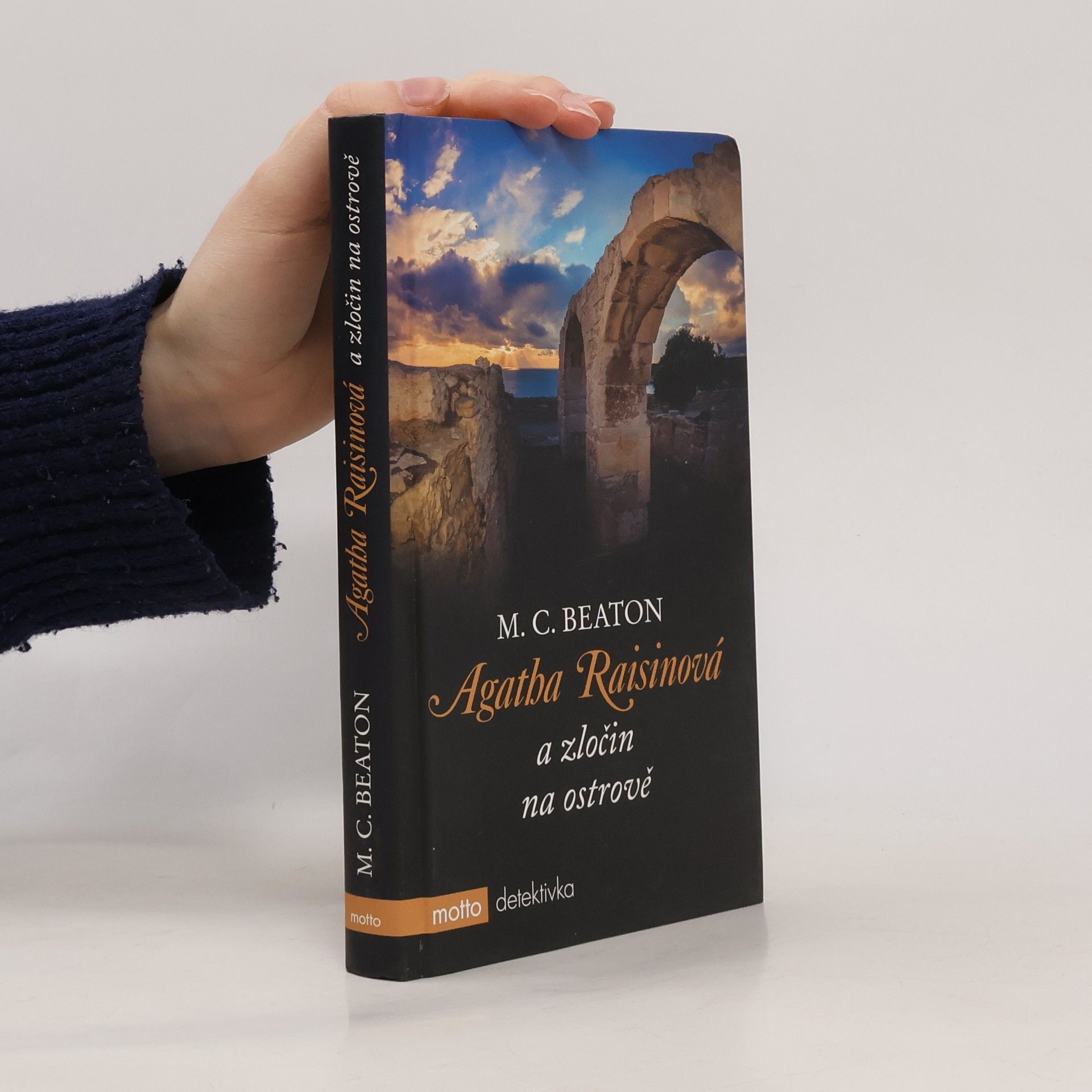 Marion Chesney Agatha Raisinová a zločin na ostrově