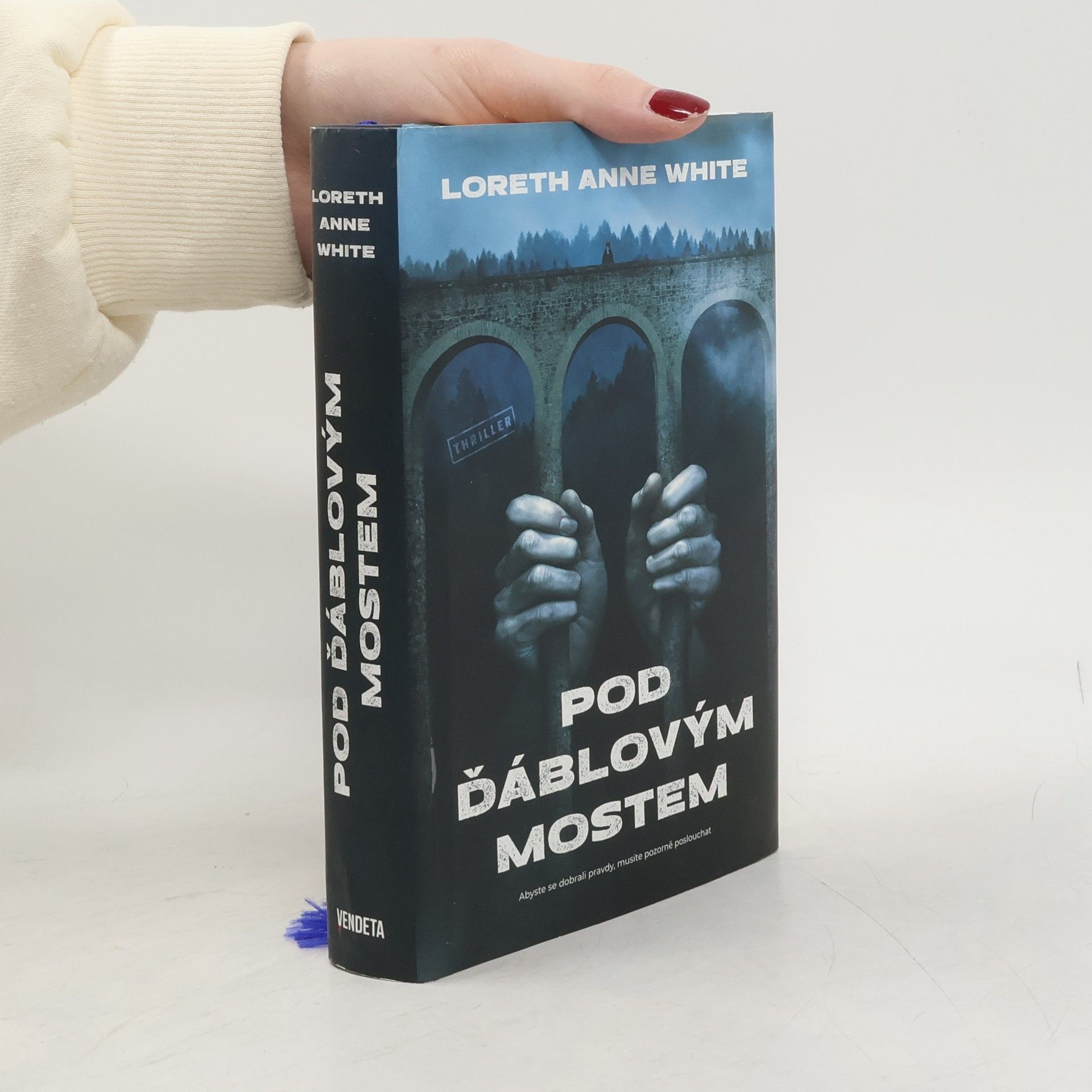 Loreth Anne White Pod ďáblovým mostem