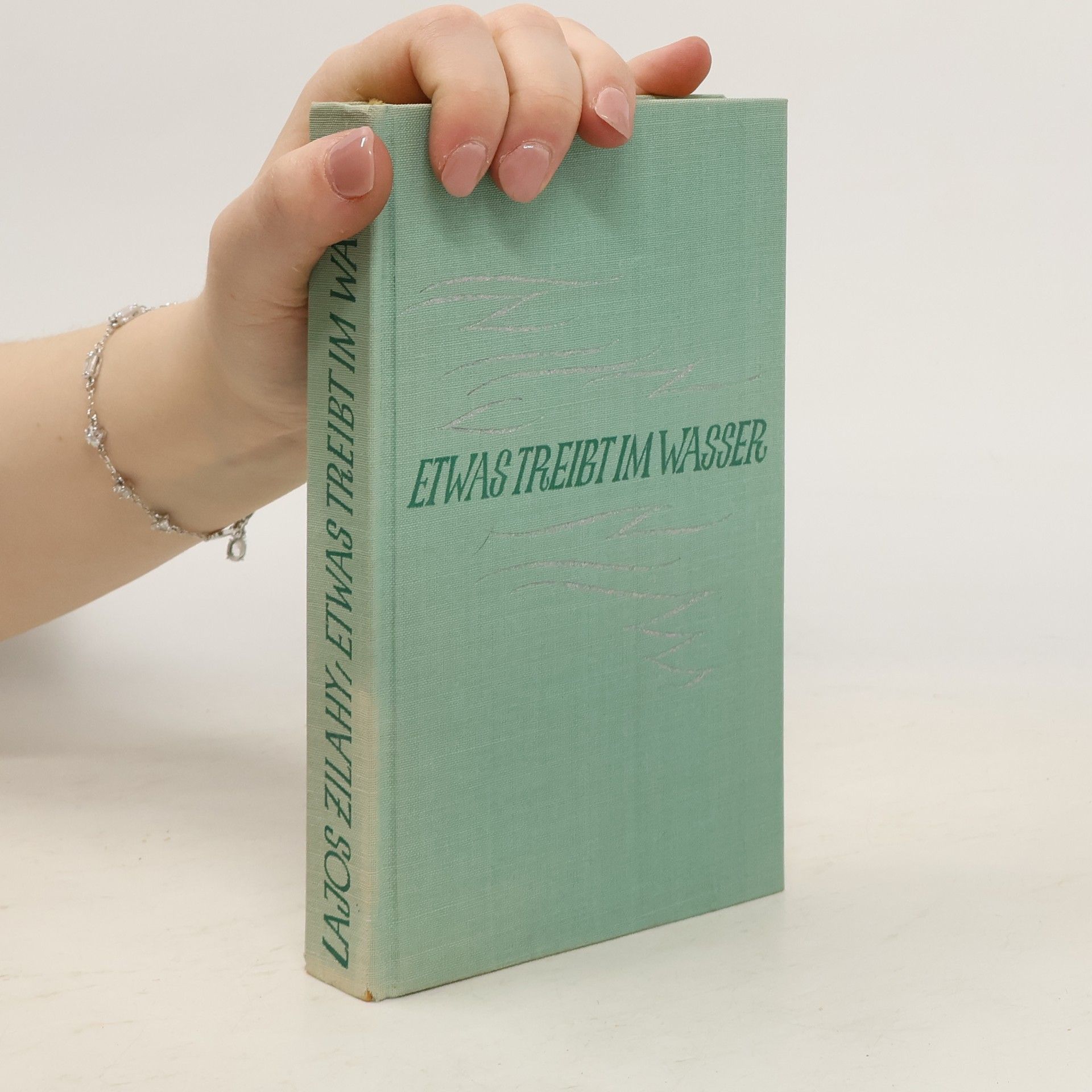 Etwas treibt im Wasser