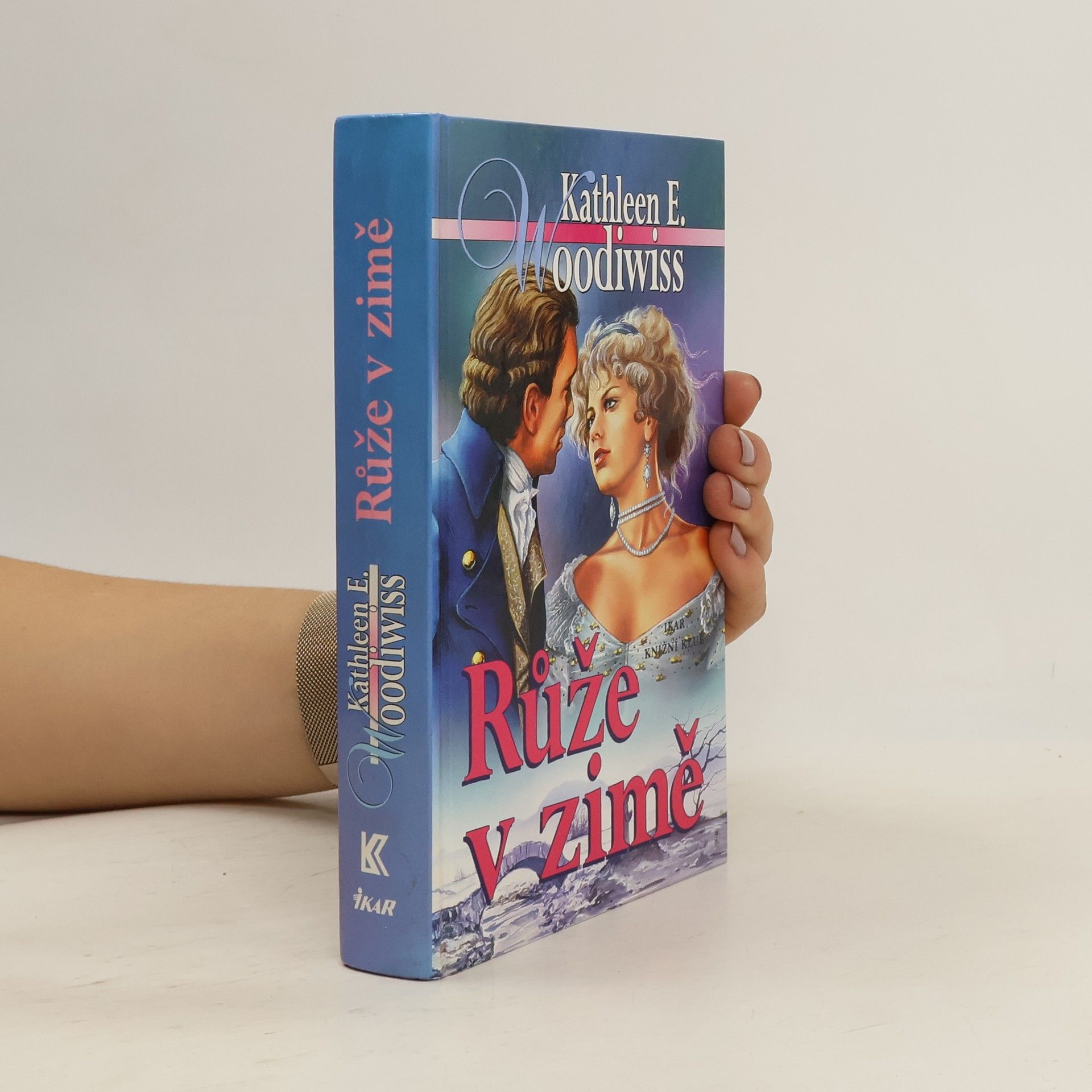 Kathleen E. Woodiwiss Růže v zimě