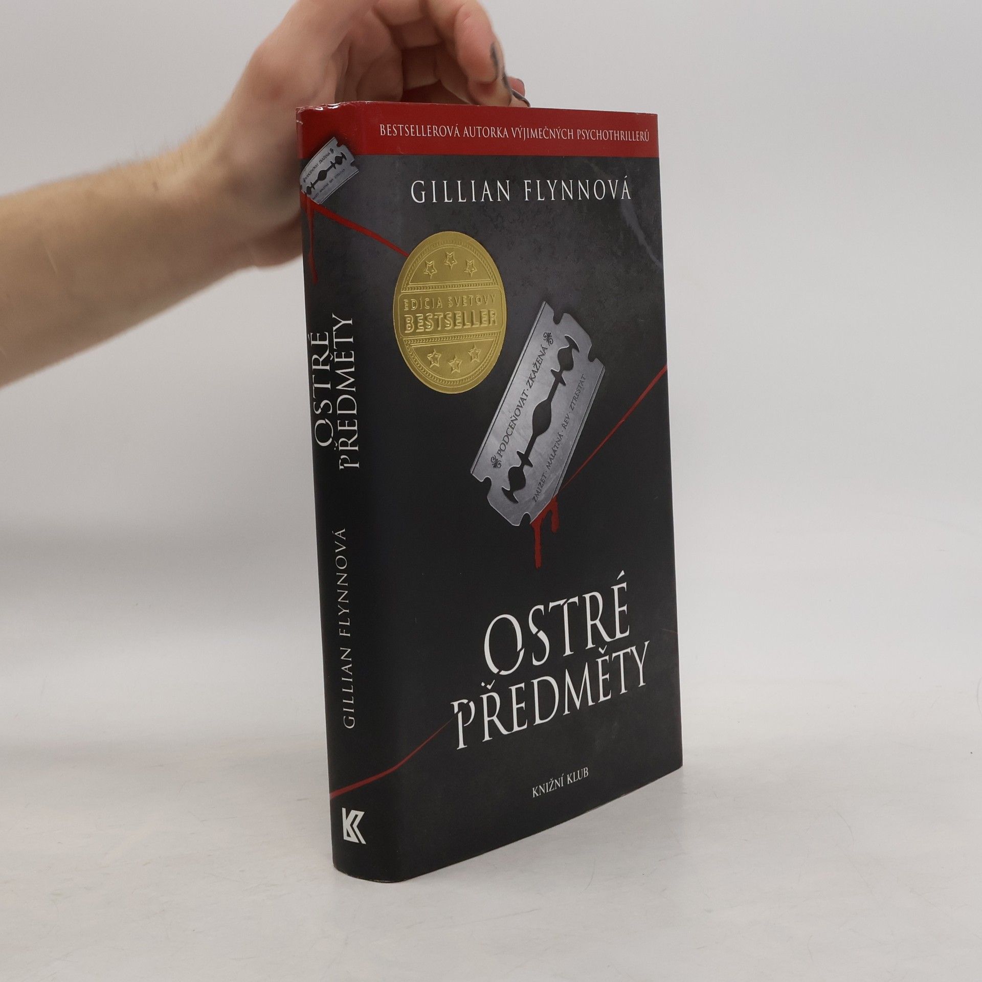 Gillian Flynn Ostré předměty