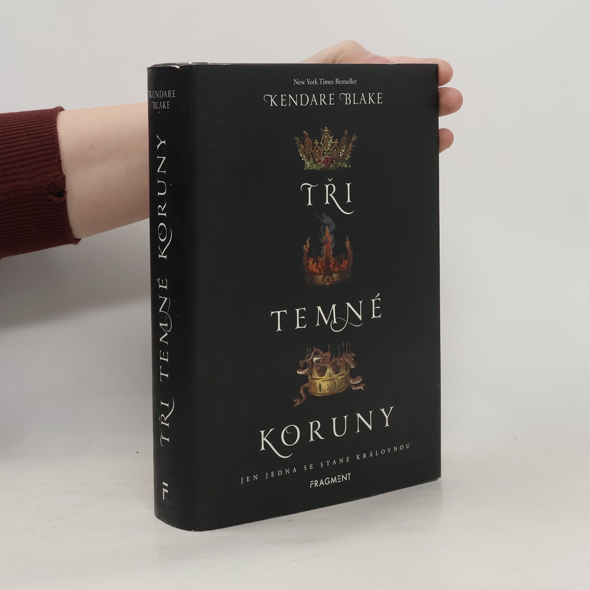 Kendare Blake Tři temné koruny