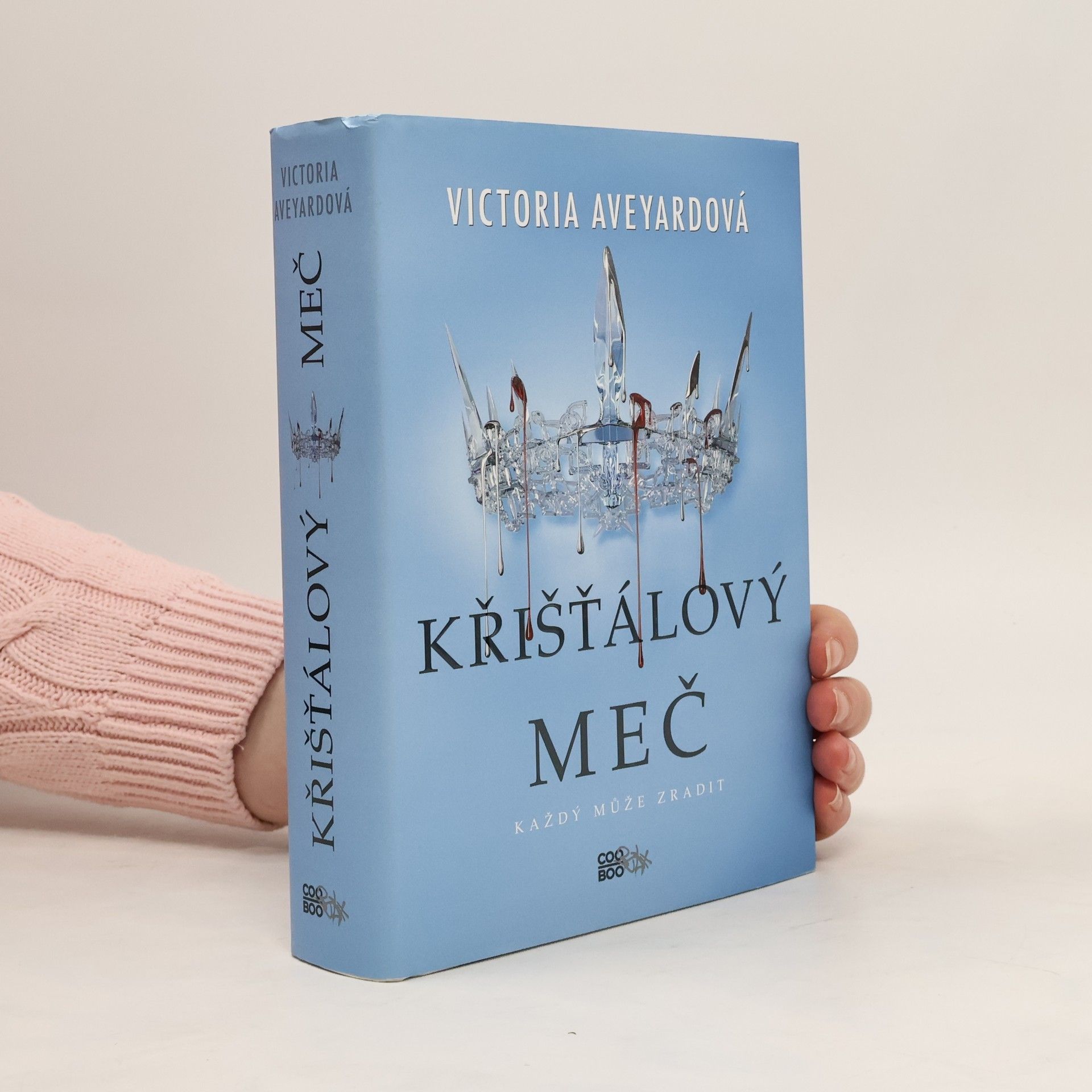 Victoria Aveyard Křišťálový meč
