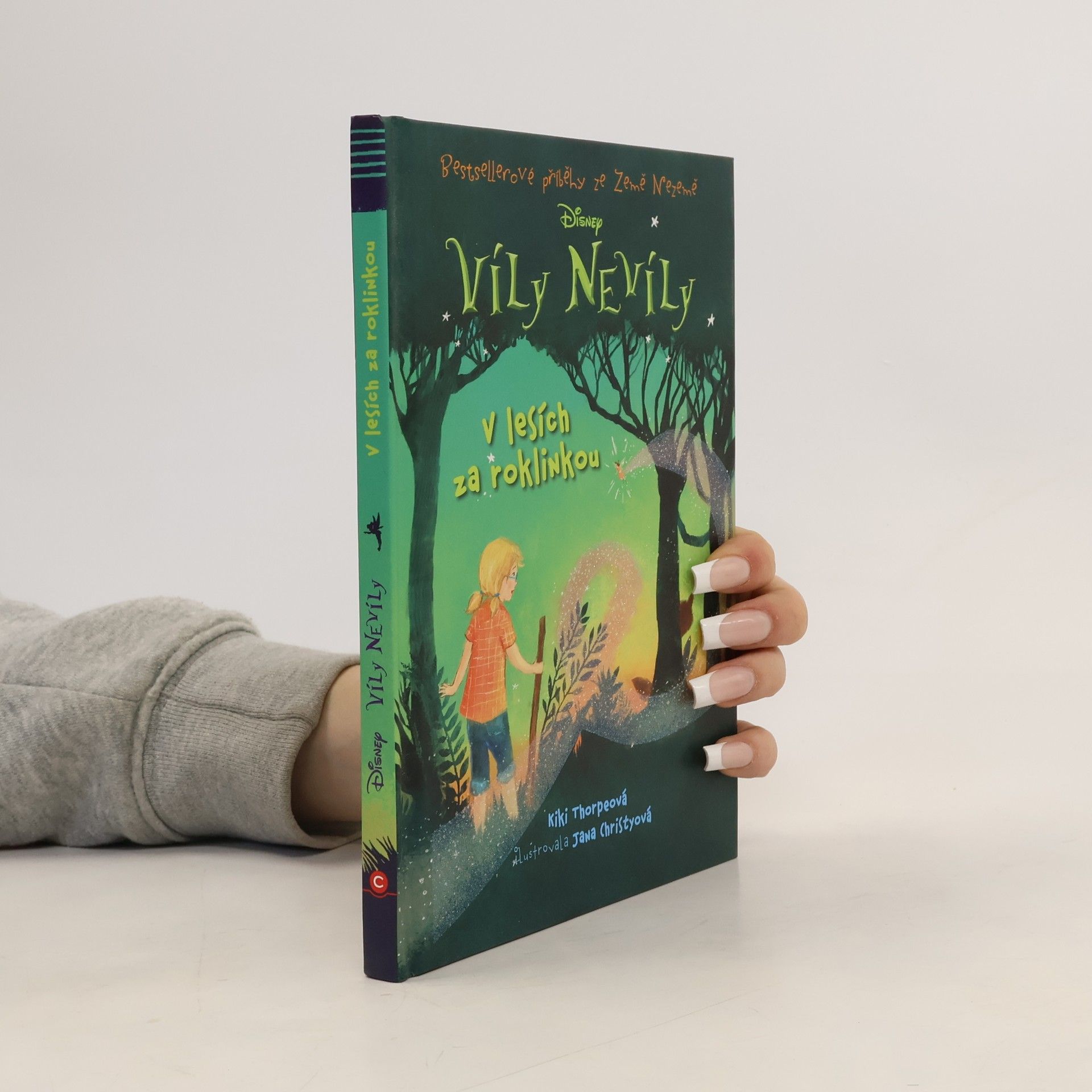 Kiki Thorpe V lesích za roklinkou