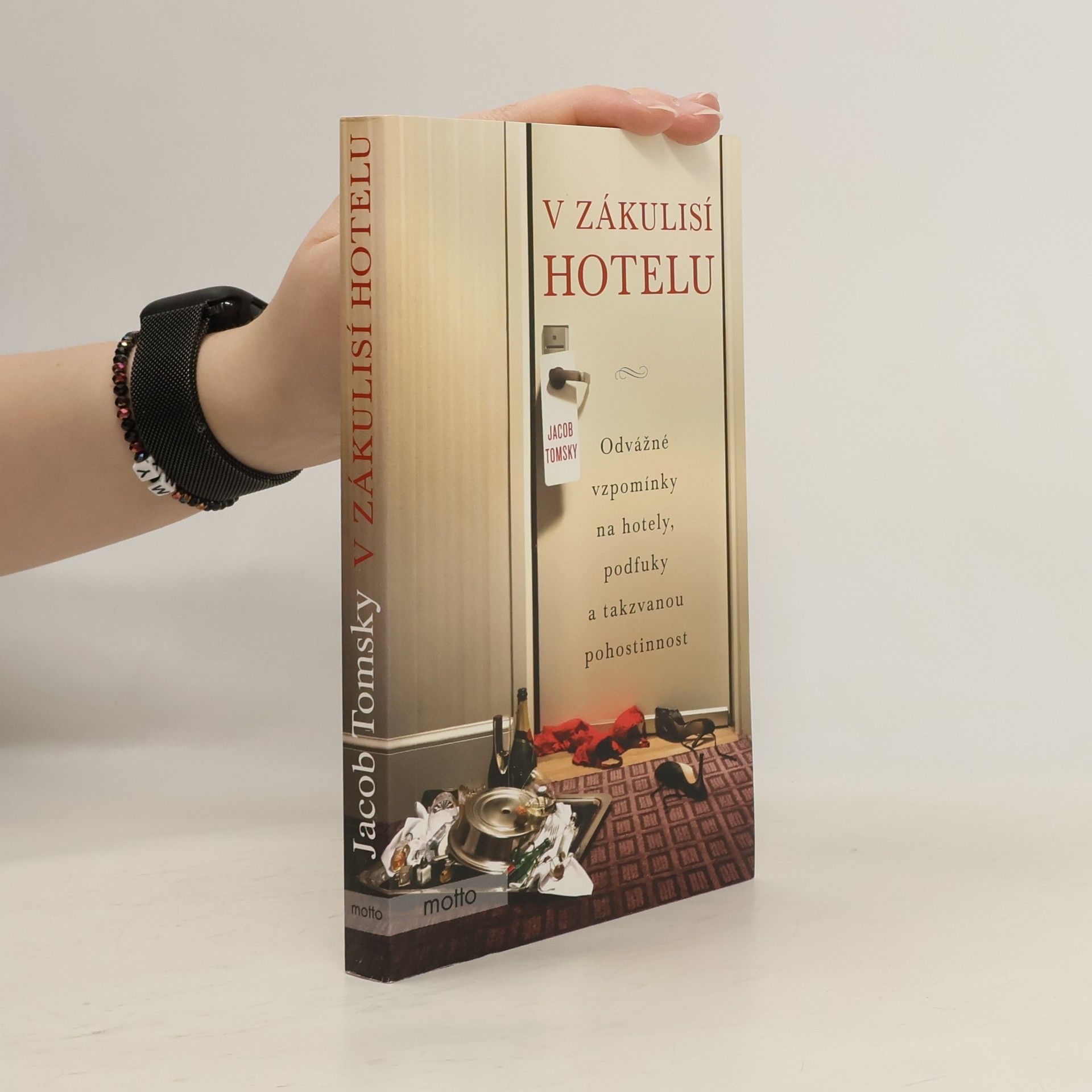 Jacob Tomsky V zákulisí hotelu: Odvážné vzpomínky na hotely, podfuky a takzvanou pohostinnost