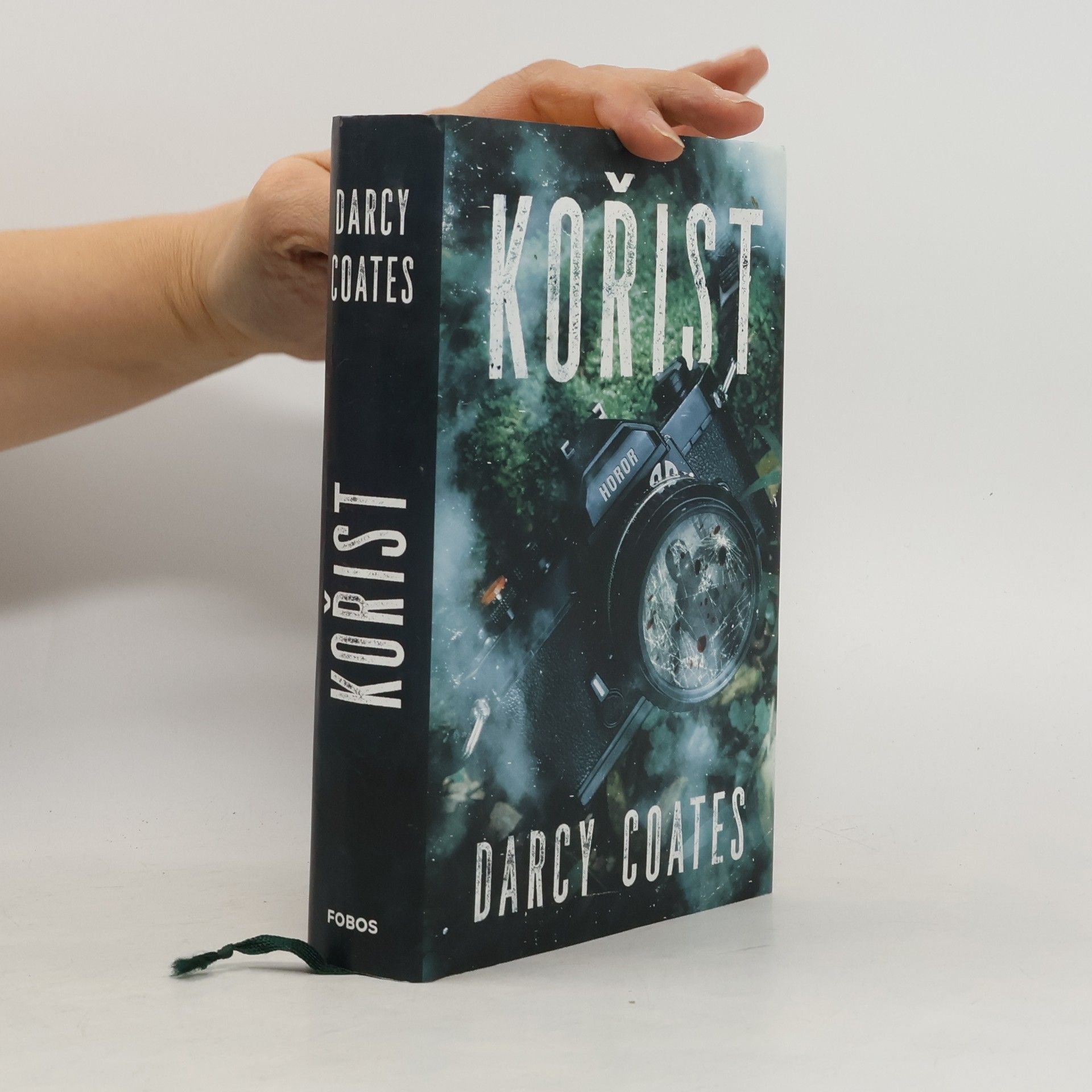 Darcy Coates Kořist