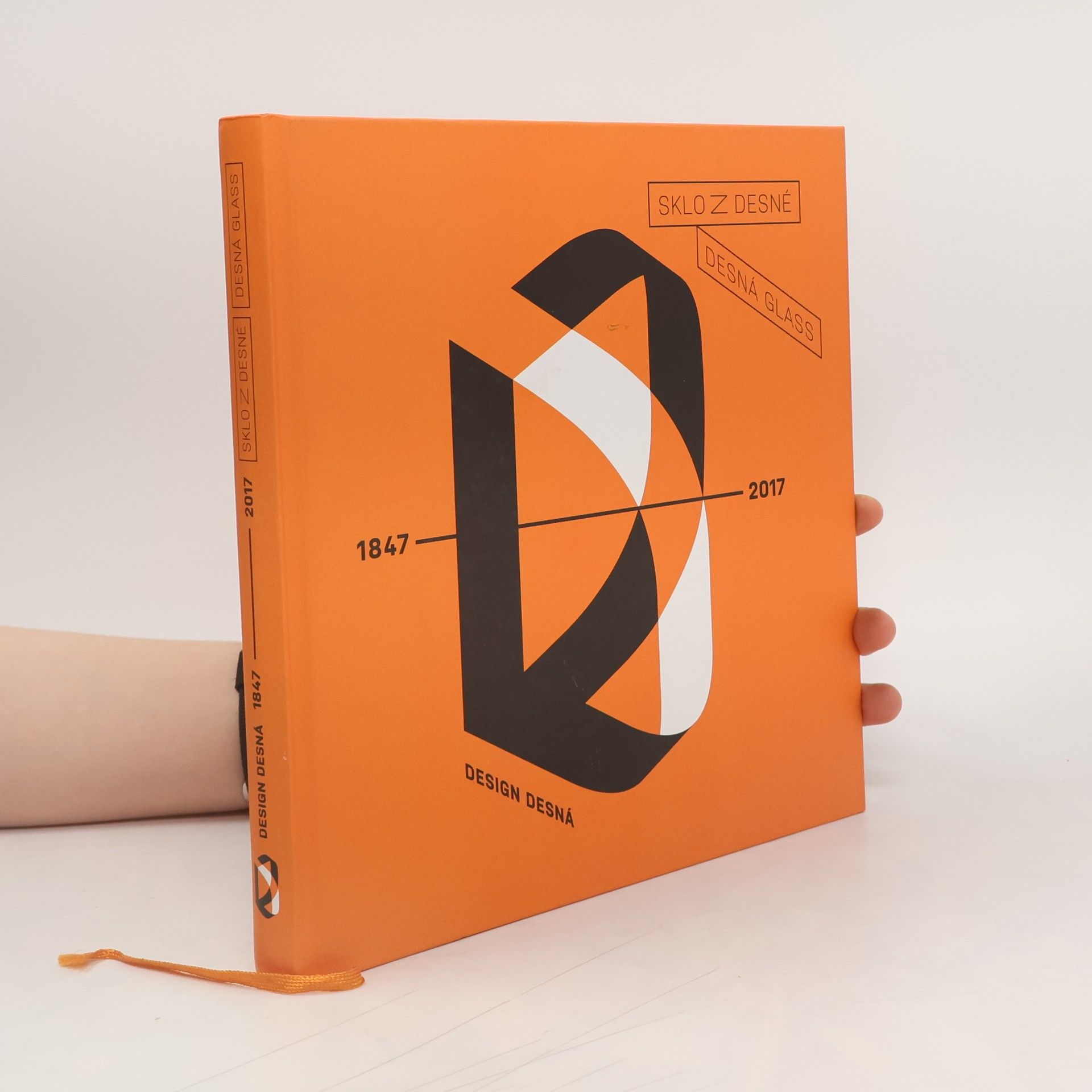 Petr Nový Sklo z Desné. Desná glass 1847-2017