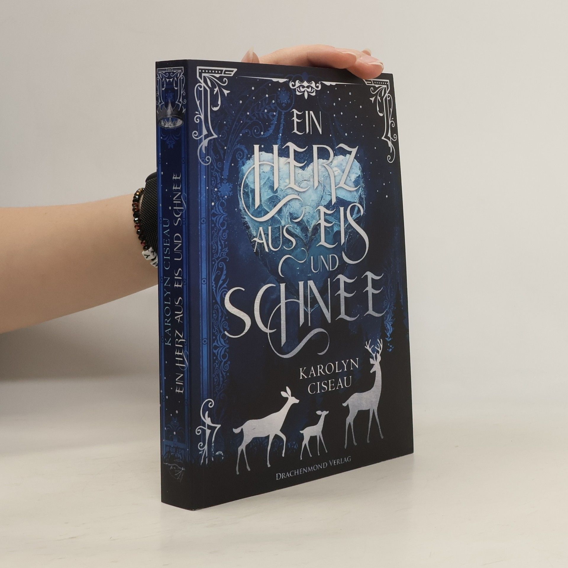 Karolyn Ciseau Ein Herz aus Eis und Schnee: Märchenhafte Romantasy mit magischem Winter-Setting | Schmuckausgabe mit Farbschnitt-Garantie